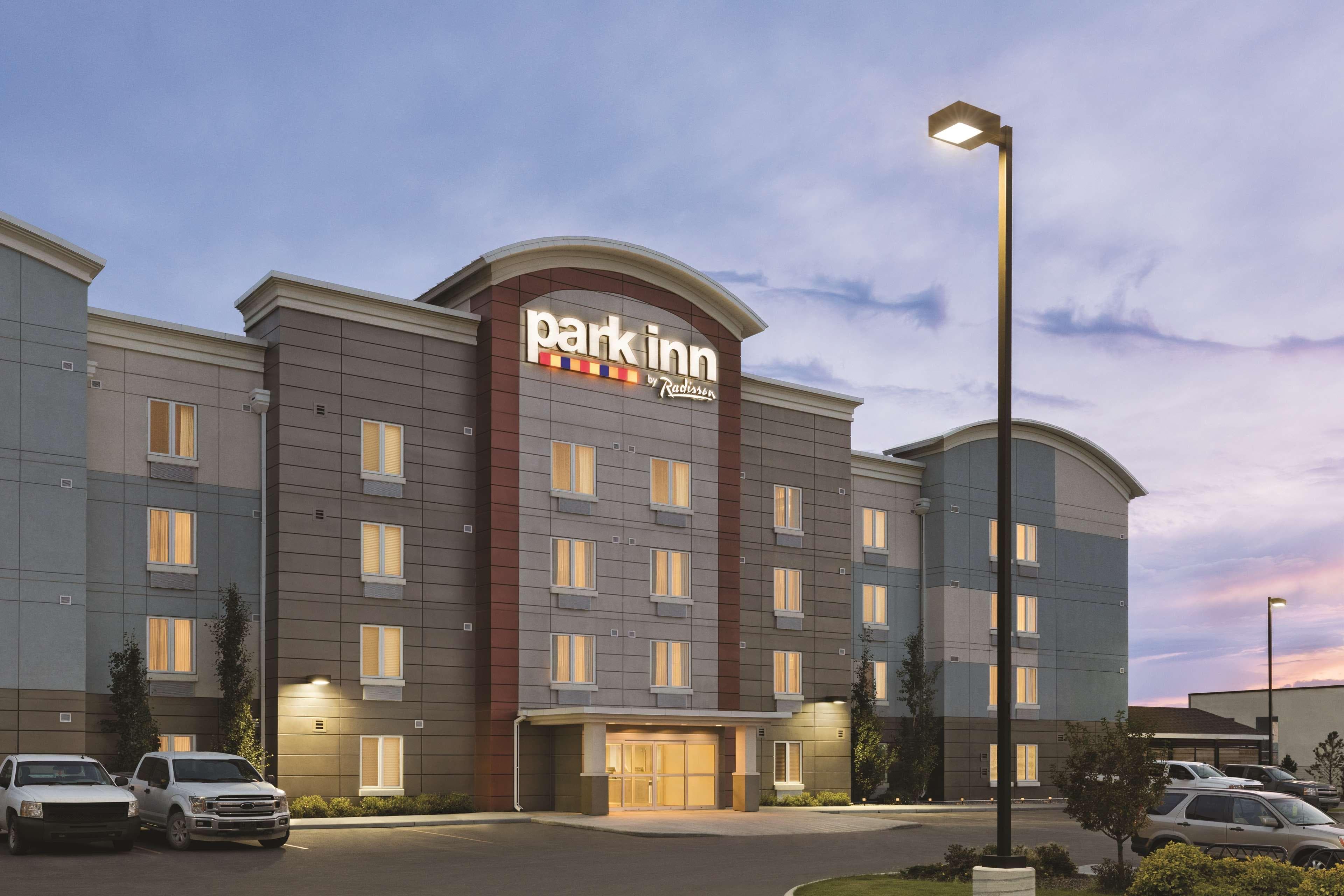 Park Inn by Radisson, Calgary Airport North, AB - Image 1