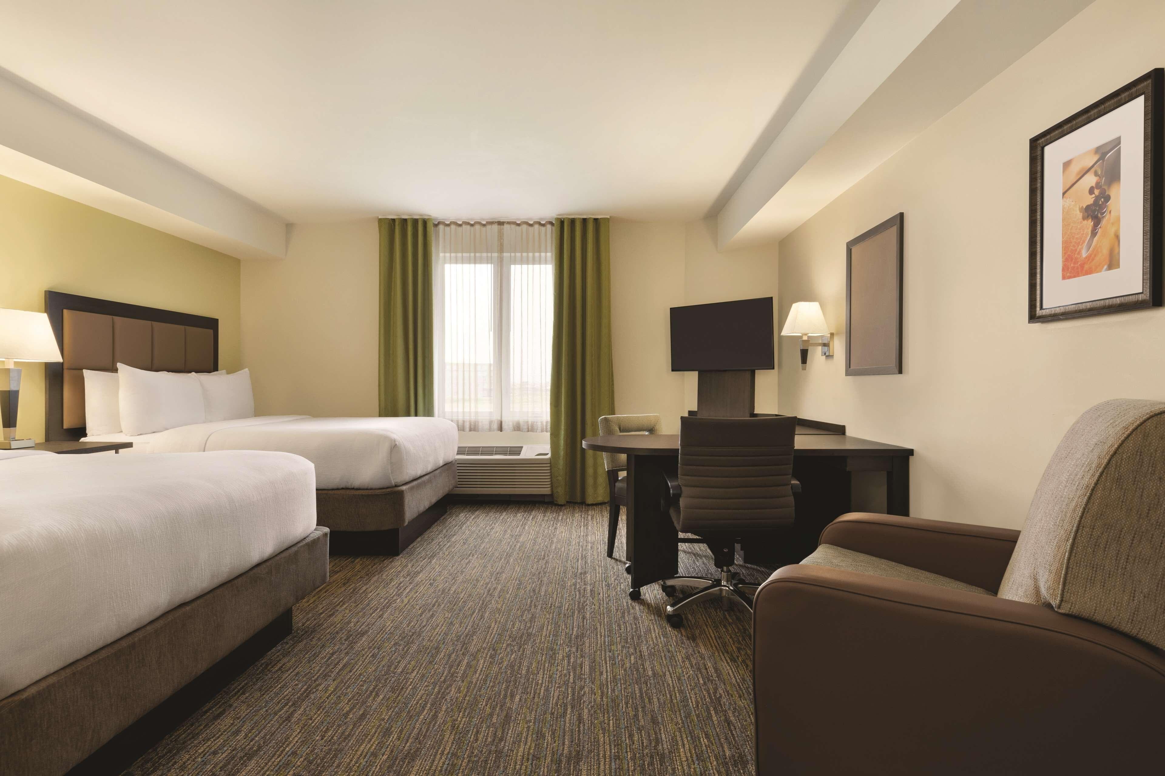 Park Inn by Radisson, Calgary Airport North, AB — 12