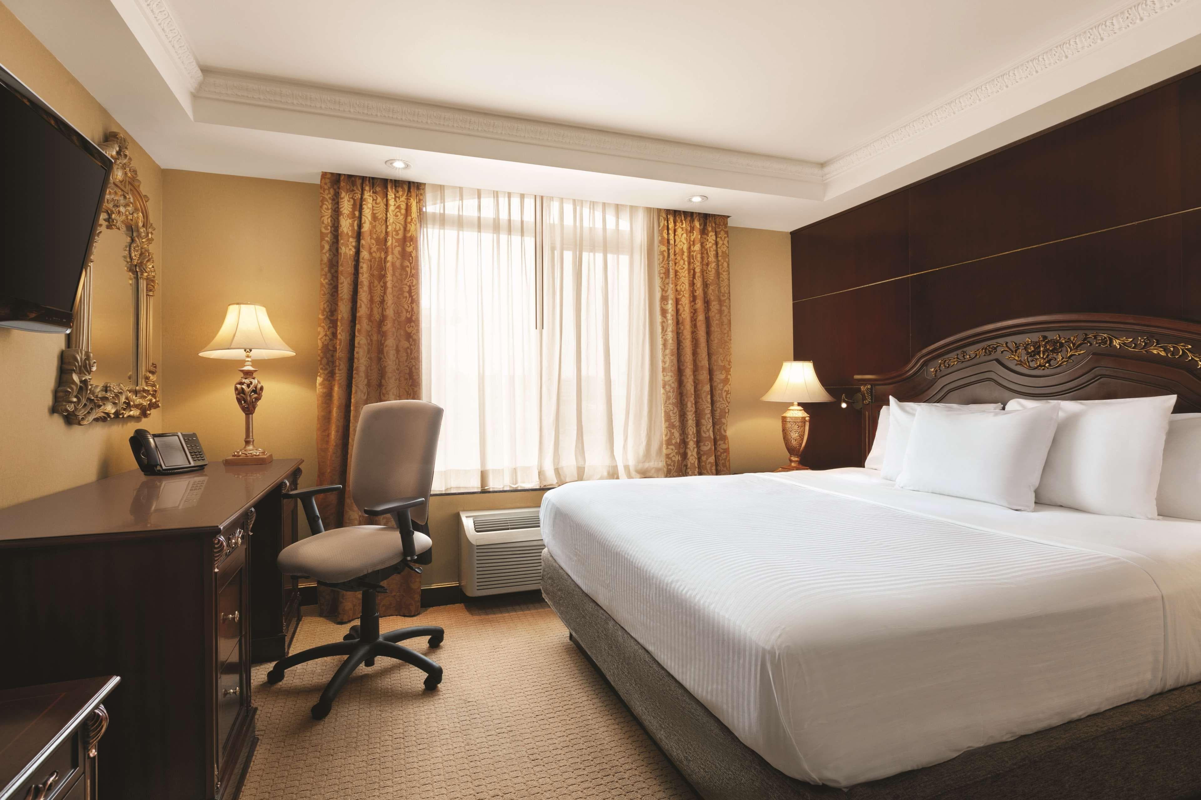 Radisson Hotel Toronto Airport West - Image 4