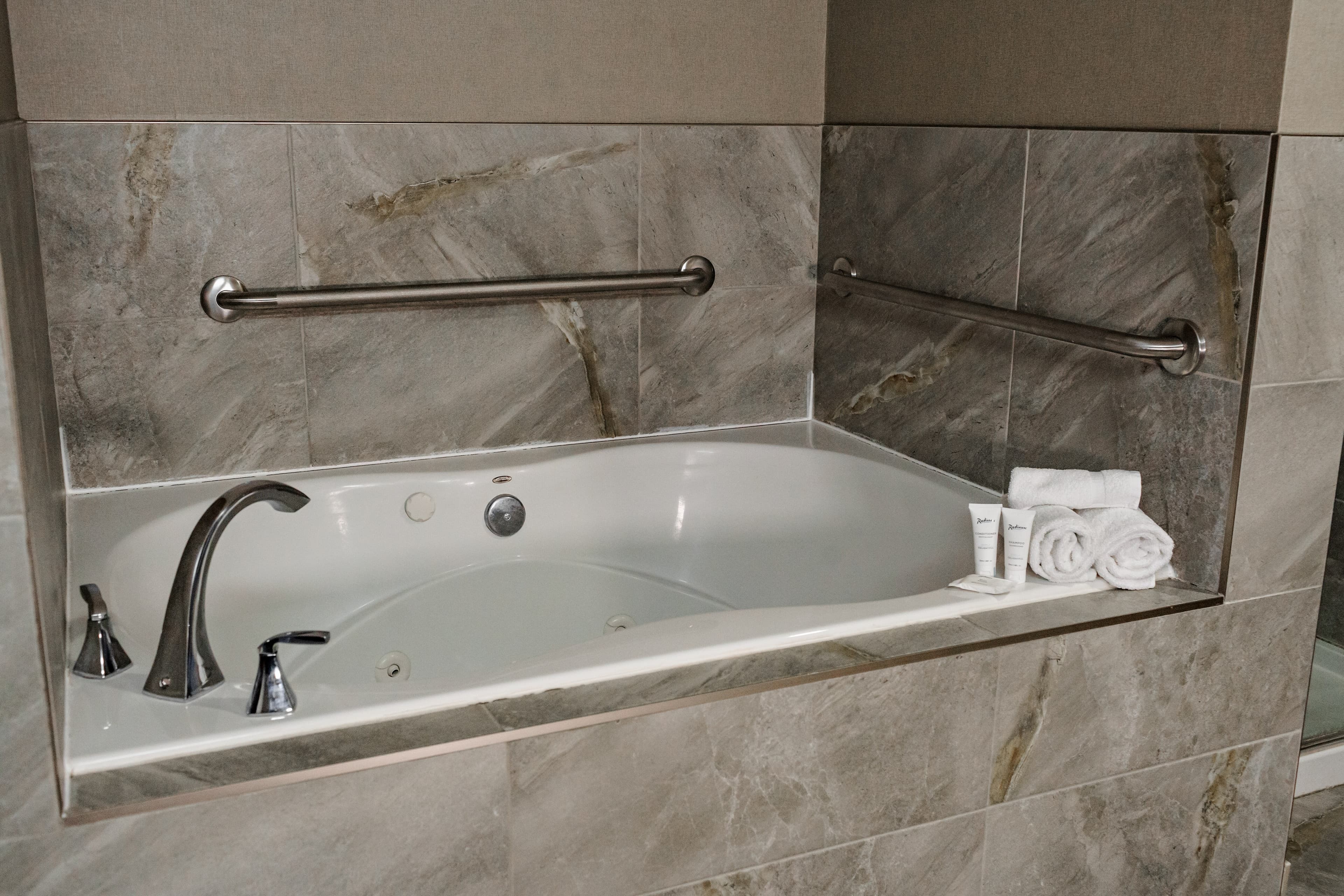 Radisson Hotel Edmonton Airport — 12