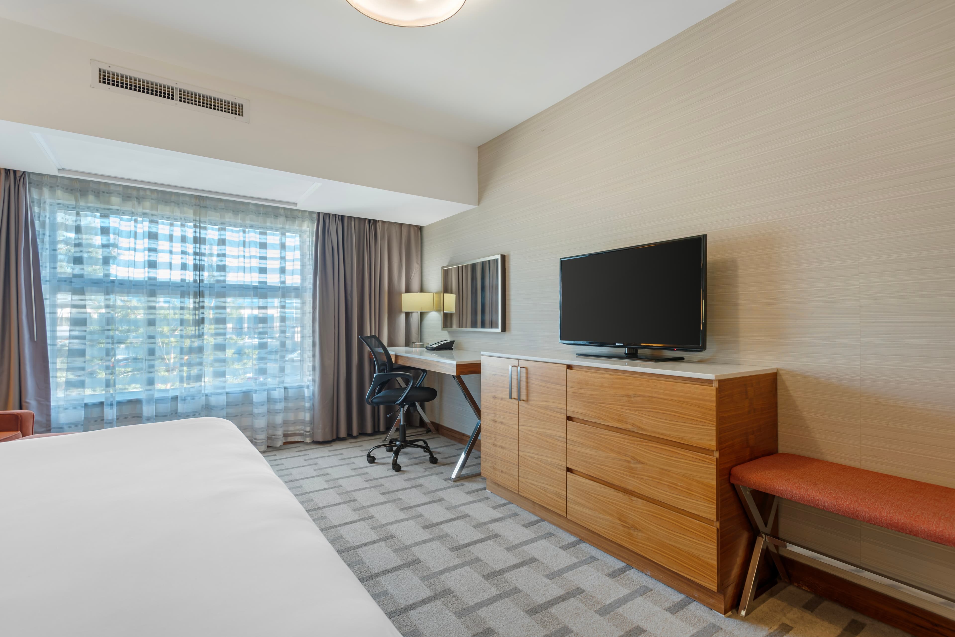 Radisson Hotel & Conference Centre Calgary Airport - Image 3