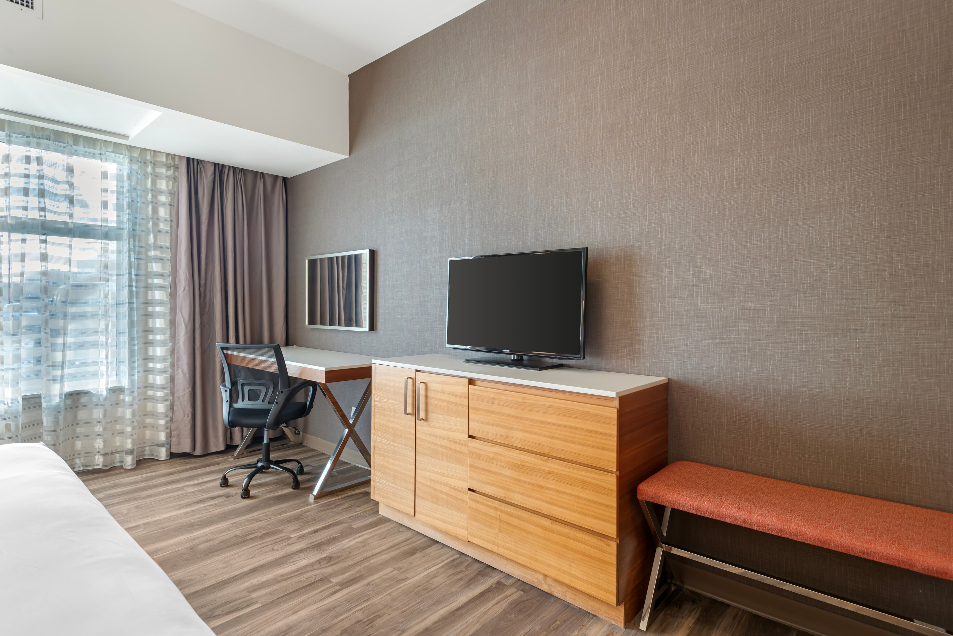 Radisson Hotel & Conference Centre Calgary Airport — 8