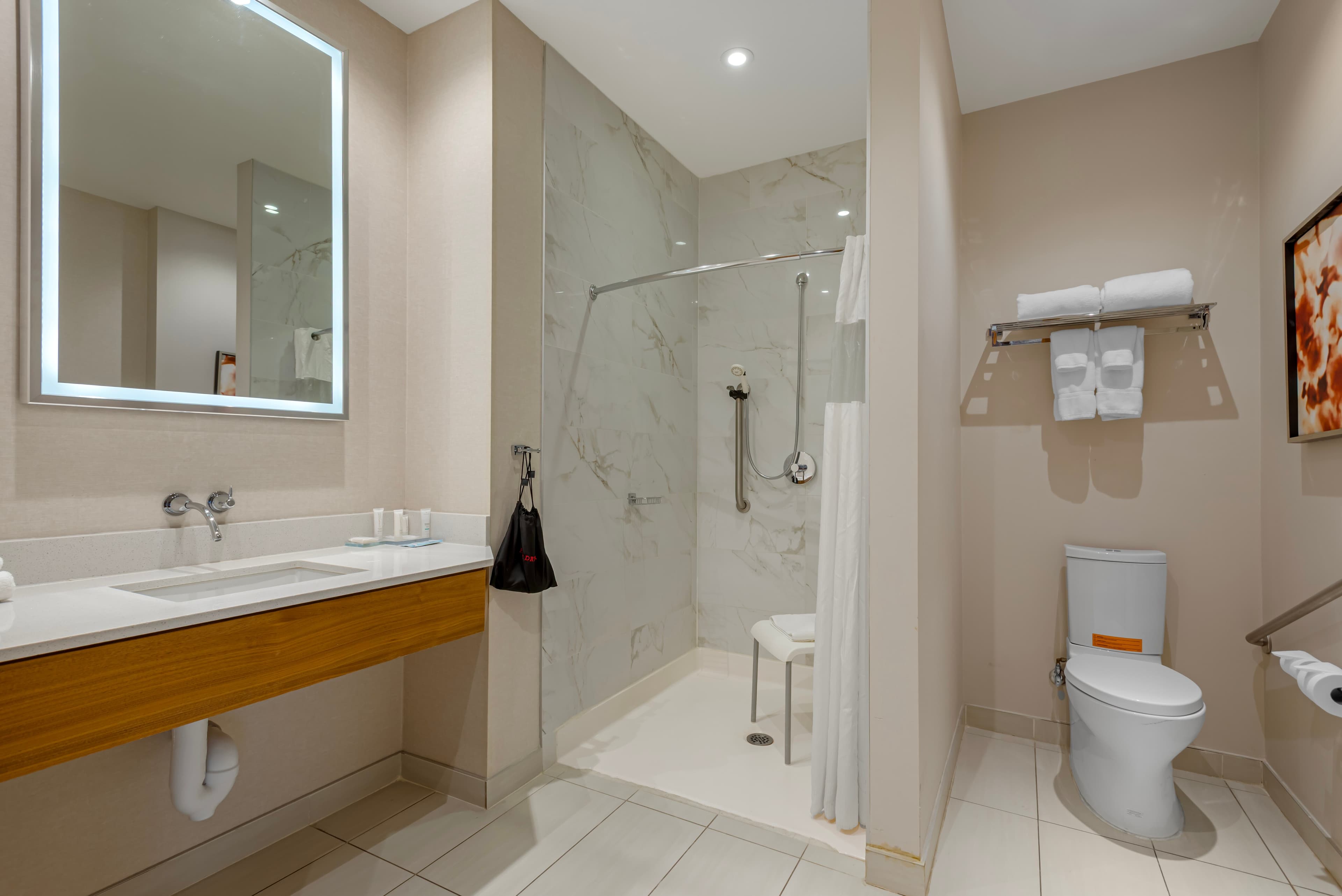 Radisson Hotel & Conference Centre Calgary Airport — 9