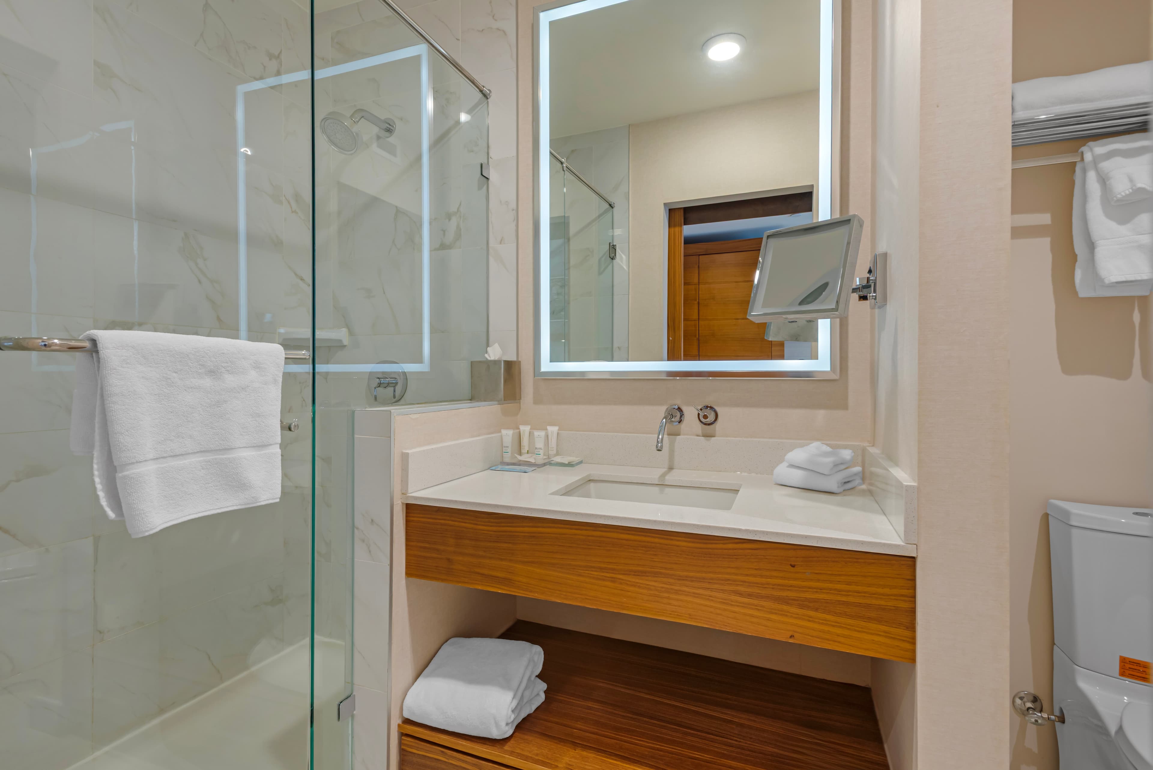 Radisson Hotel & Conference Centre Calgary Airport — 13
