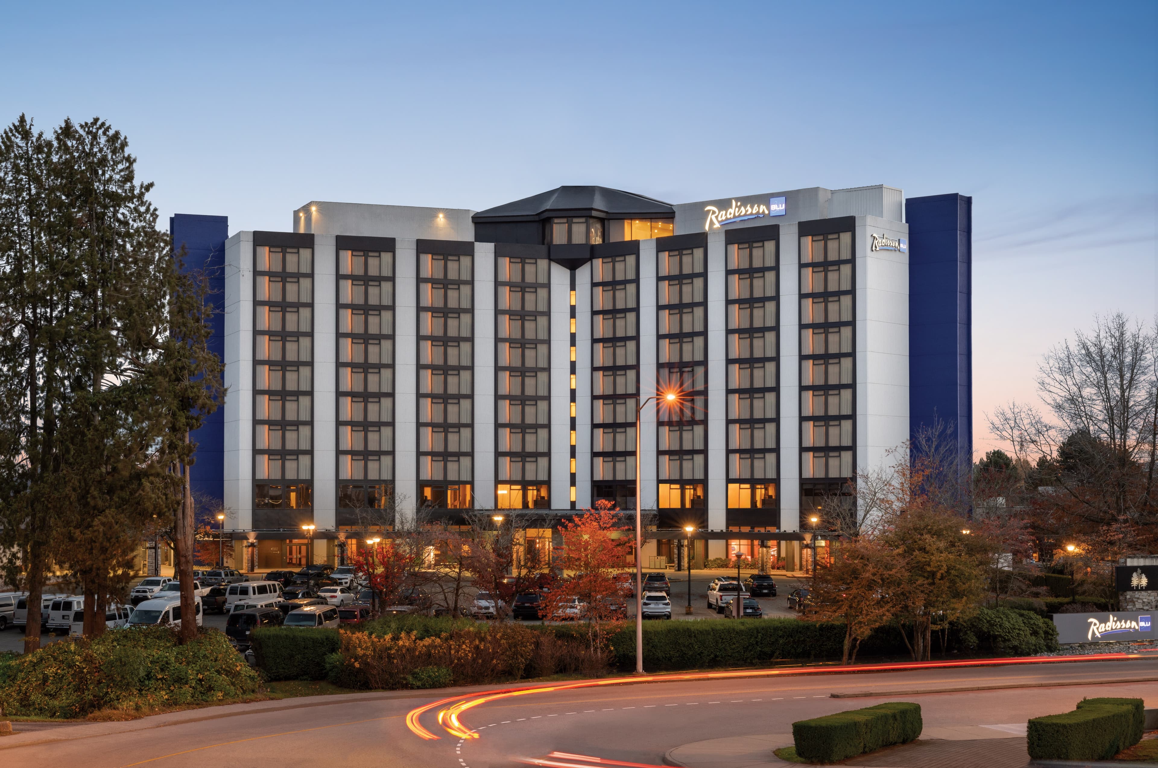 Radisson Blu Vancouver Airport Hotel & Marina - Image 1