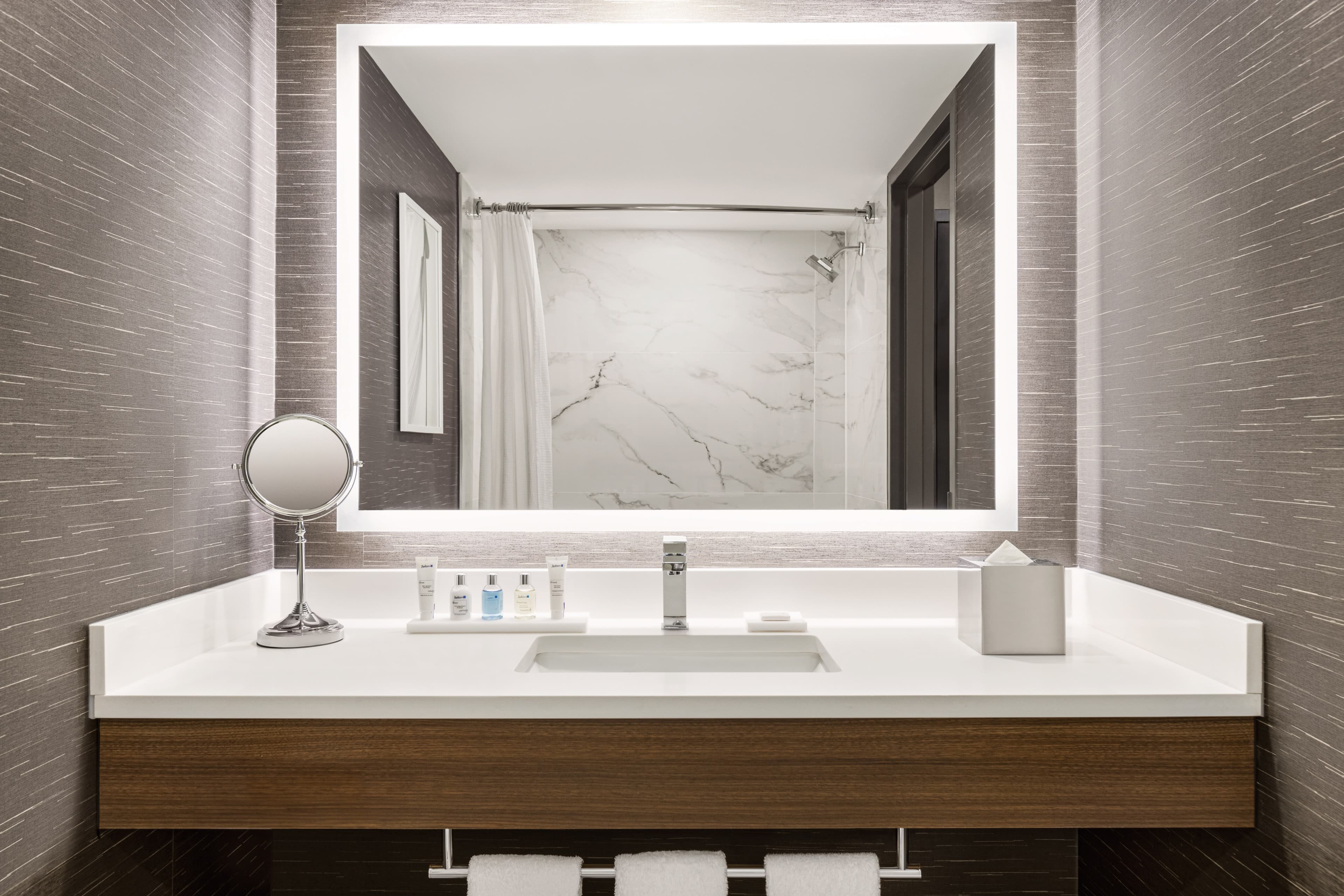 Radisson Blu Vancouver Airport Hotel & Marina — 20