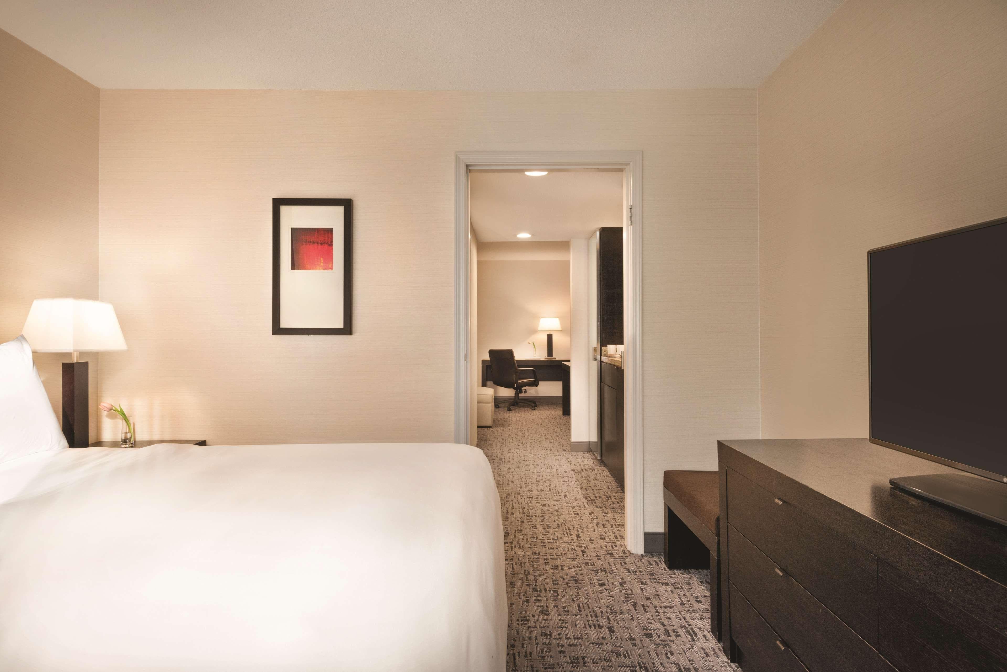 Radisson Hotel Vancouver Airport — 8