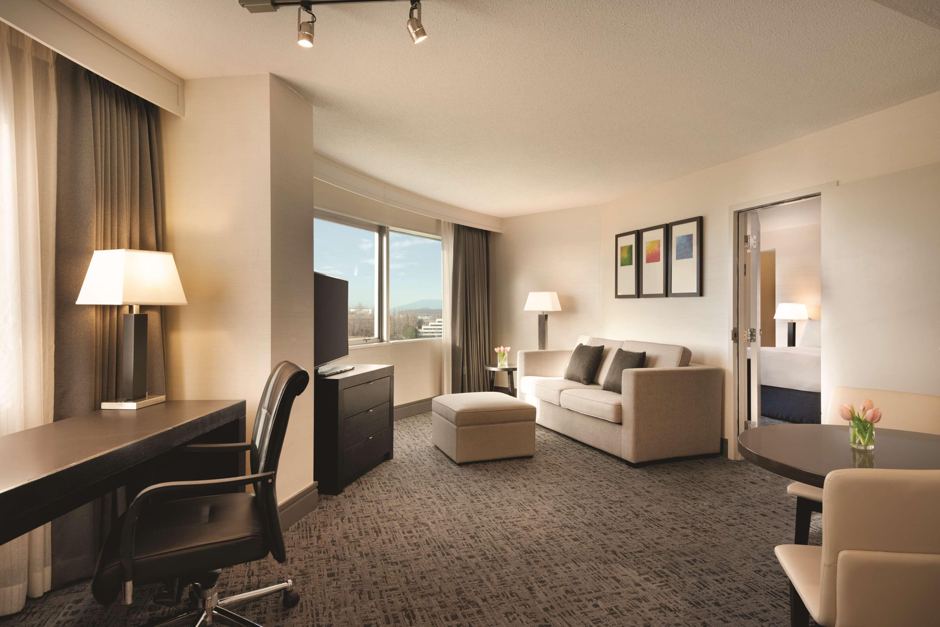 Radisson Hotel Vancouver Airport — 13