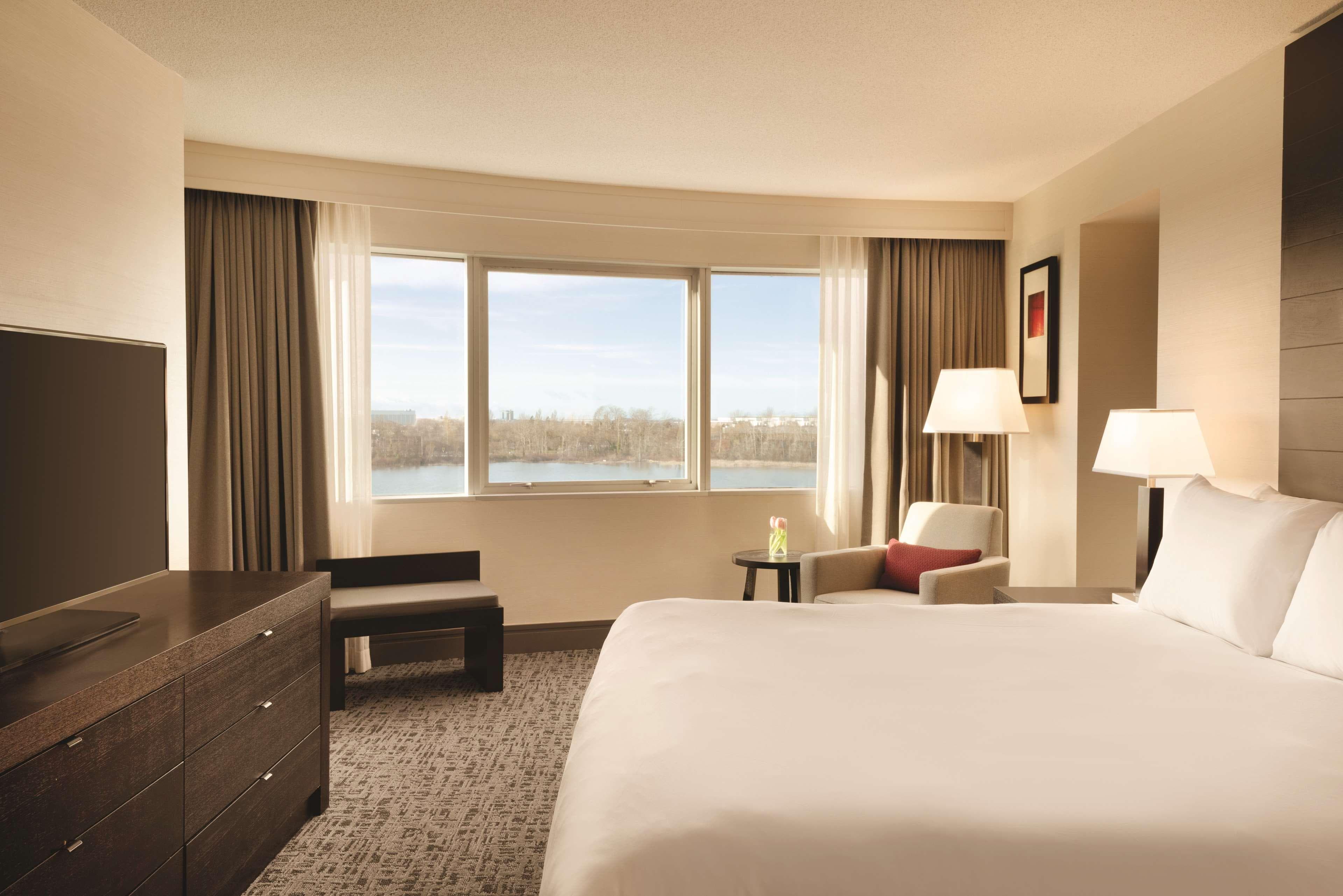 Radisson Hotel Vancouver Airport — 14