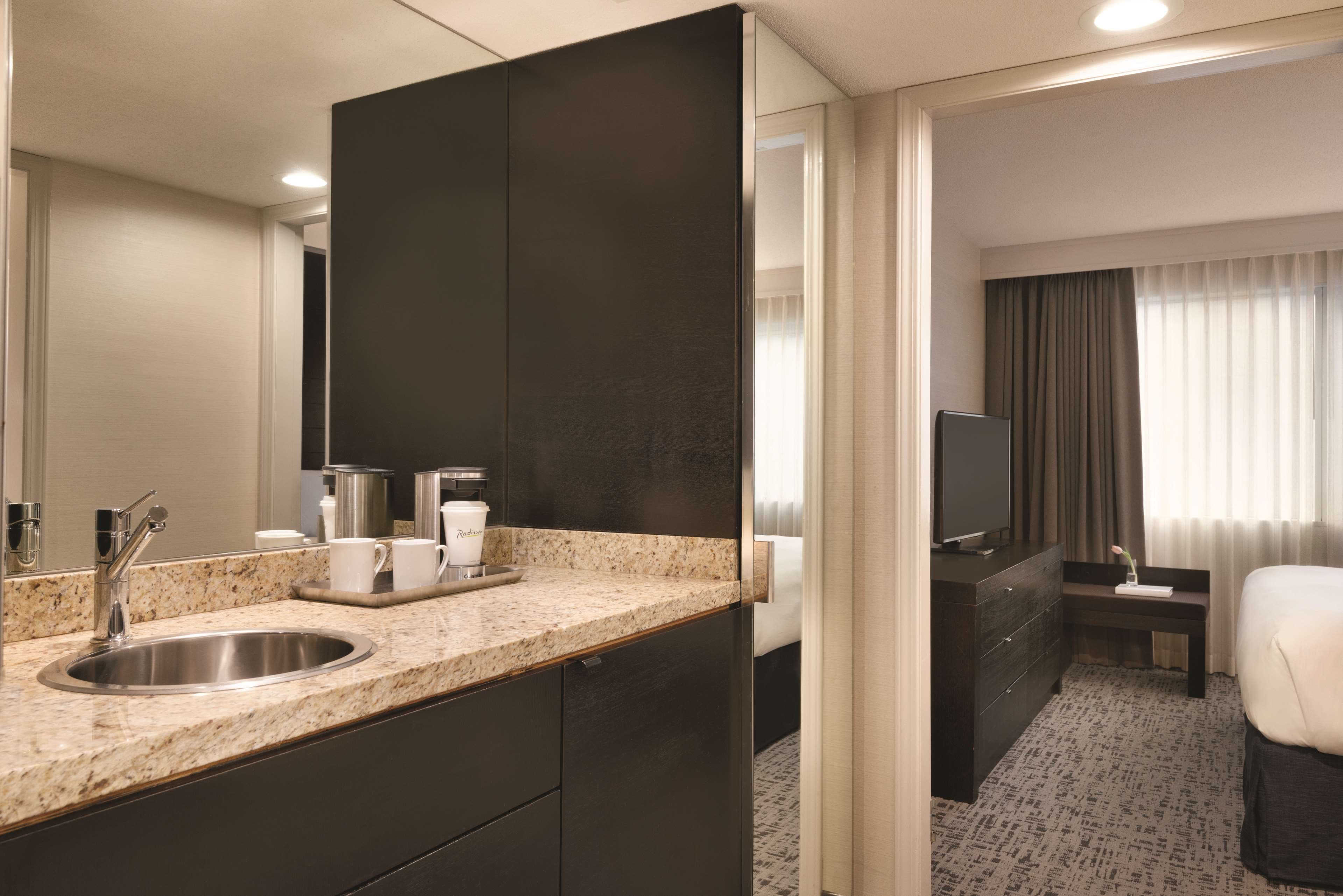 Radisson Hotel Vancouver Airport — 22