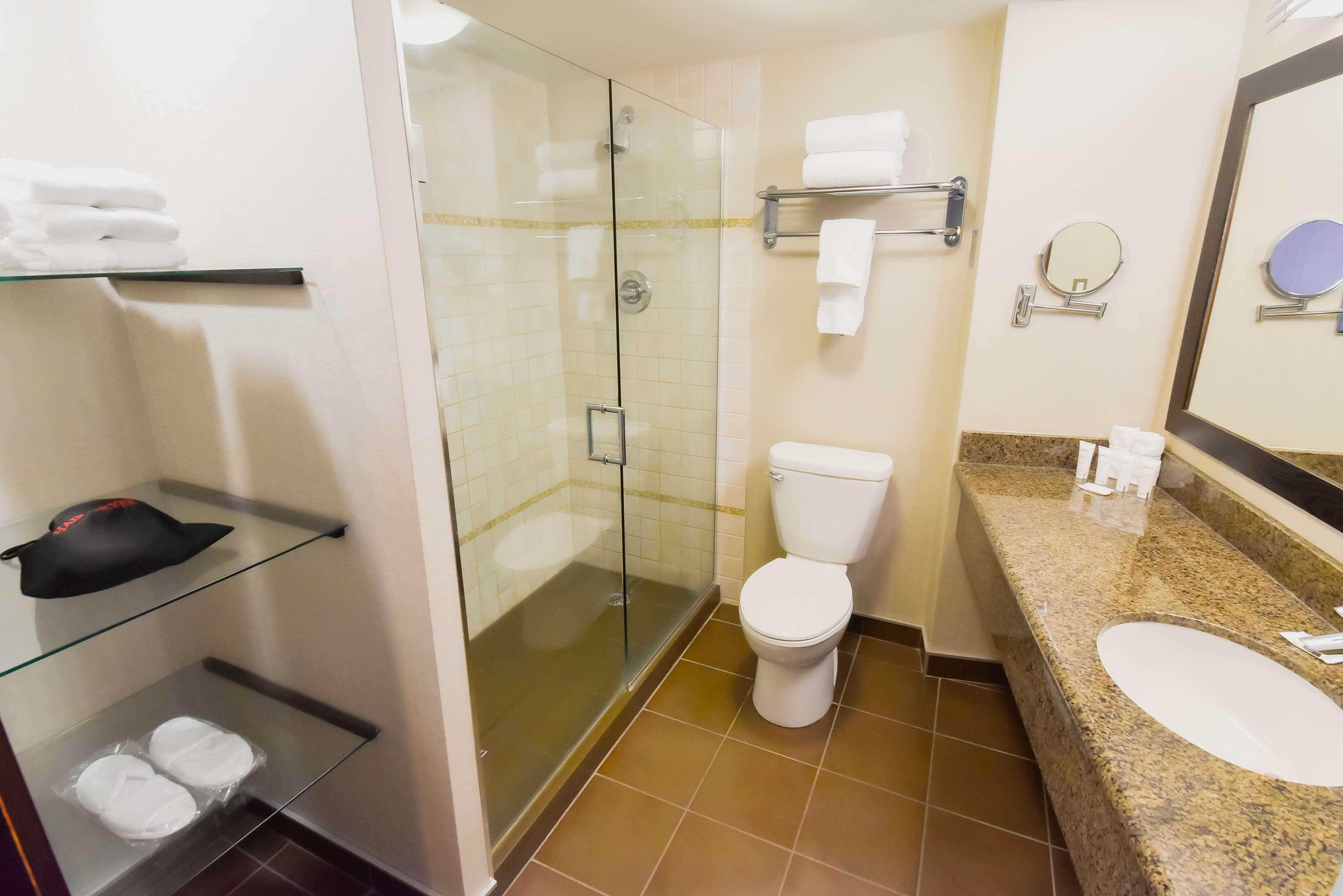 Radisson Hotel Winnipeg Downtown - Image 5