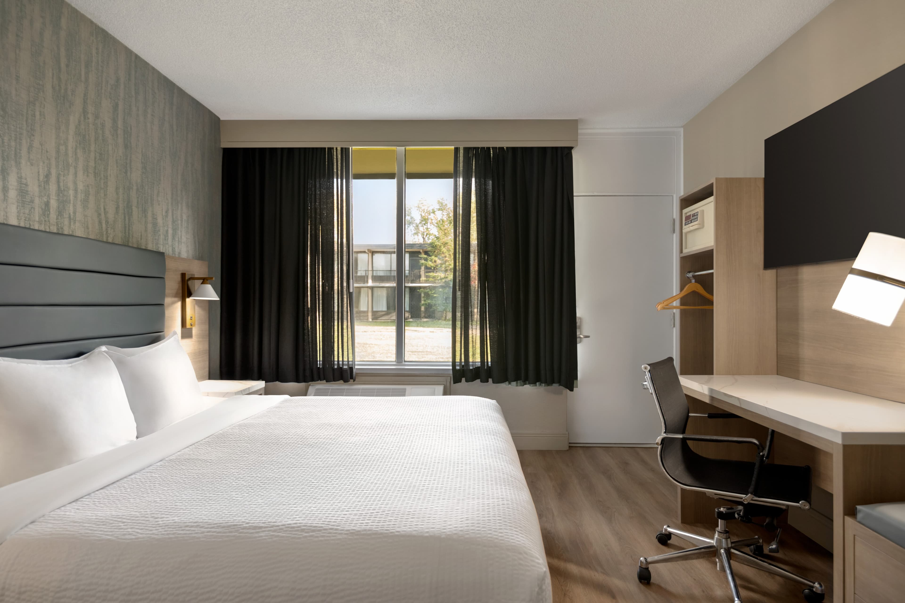 Radisson Hotel Montreal Airport — 11