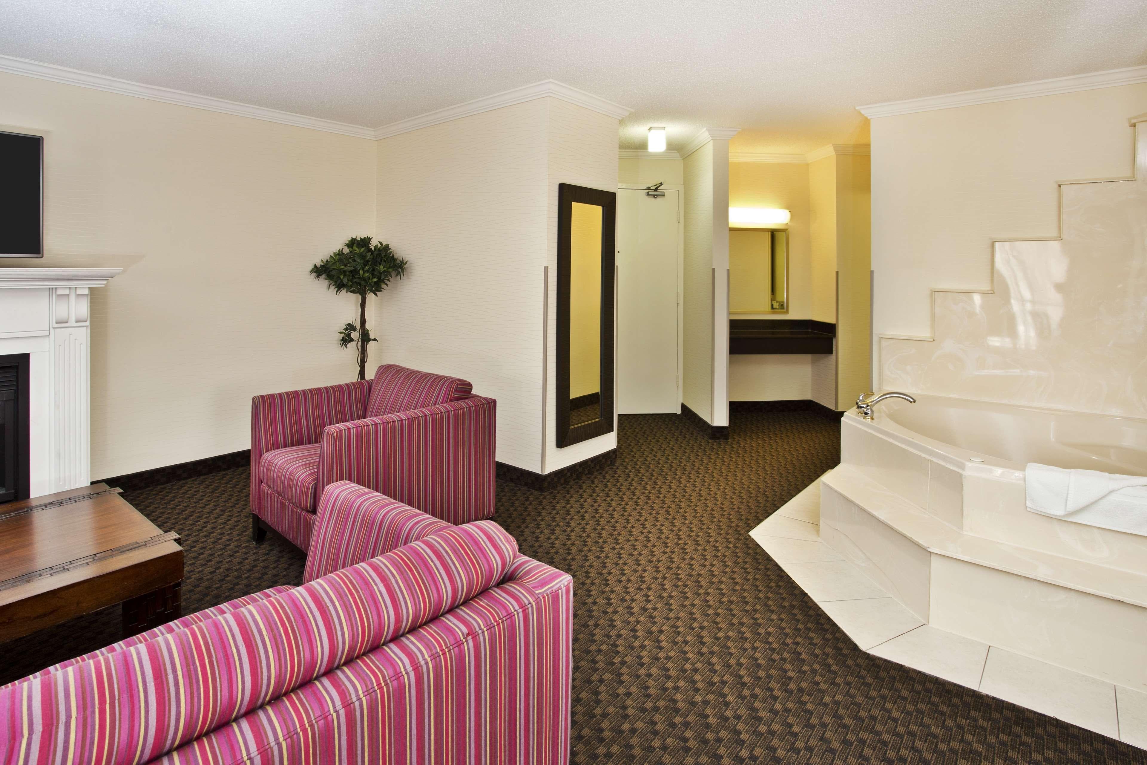 Radisson Hotel Sudbury - Image 3