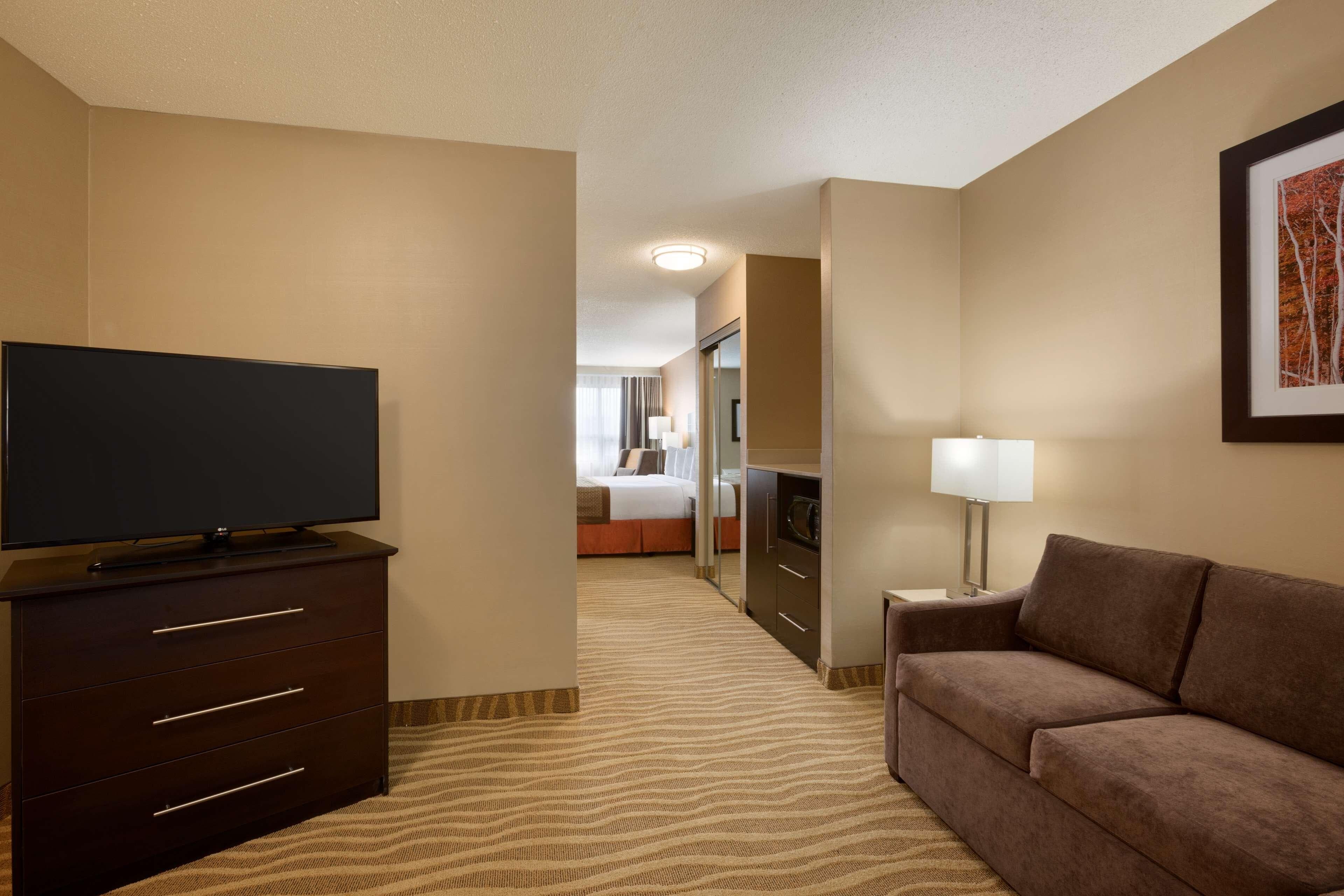 Park Inn by Radisson Toronto-Markham - Image 3