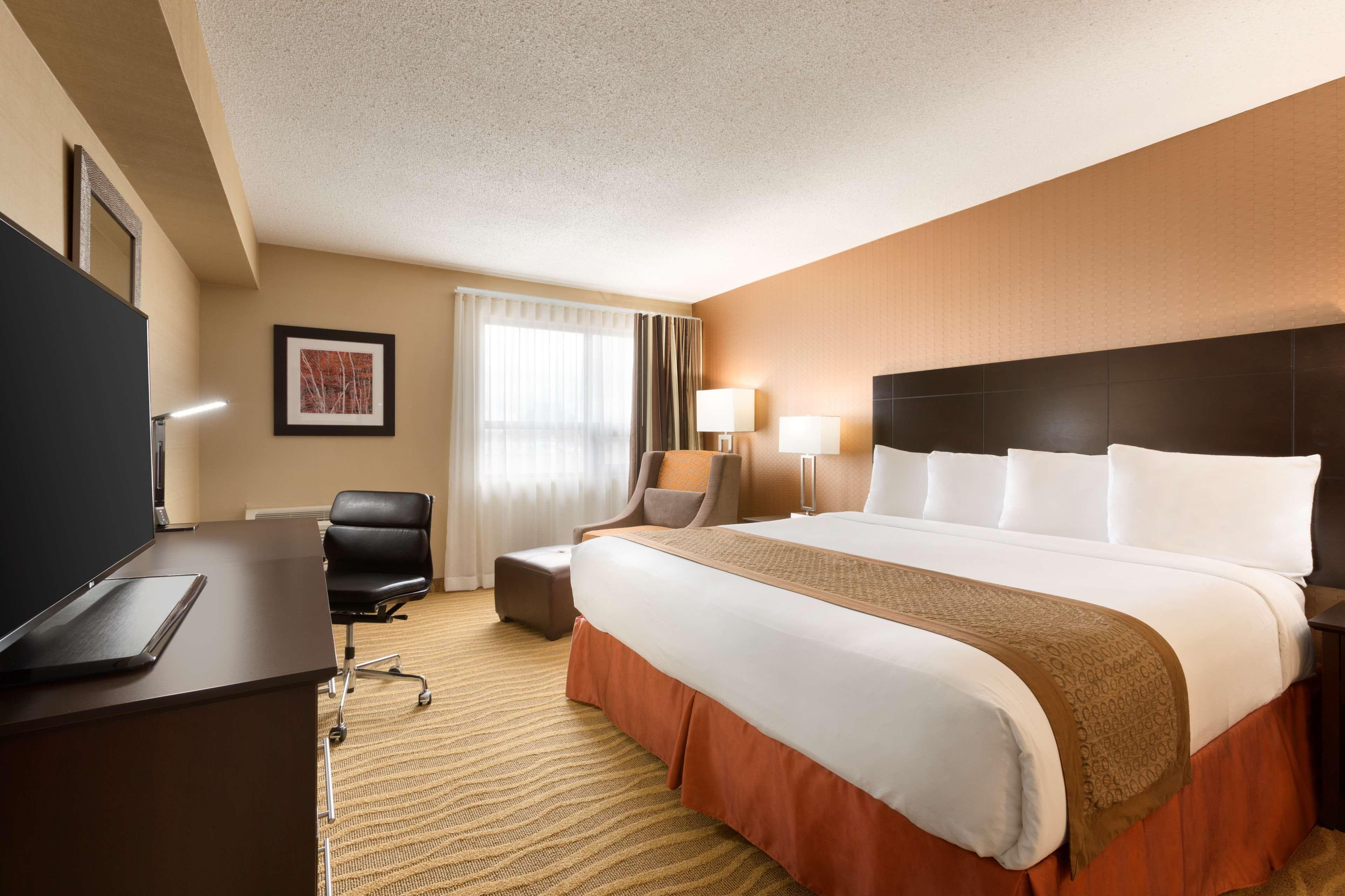 Park Inn by Radisson Toronto-Markham - Image 4