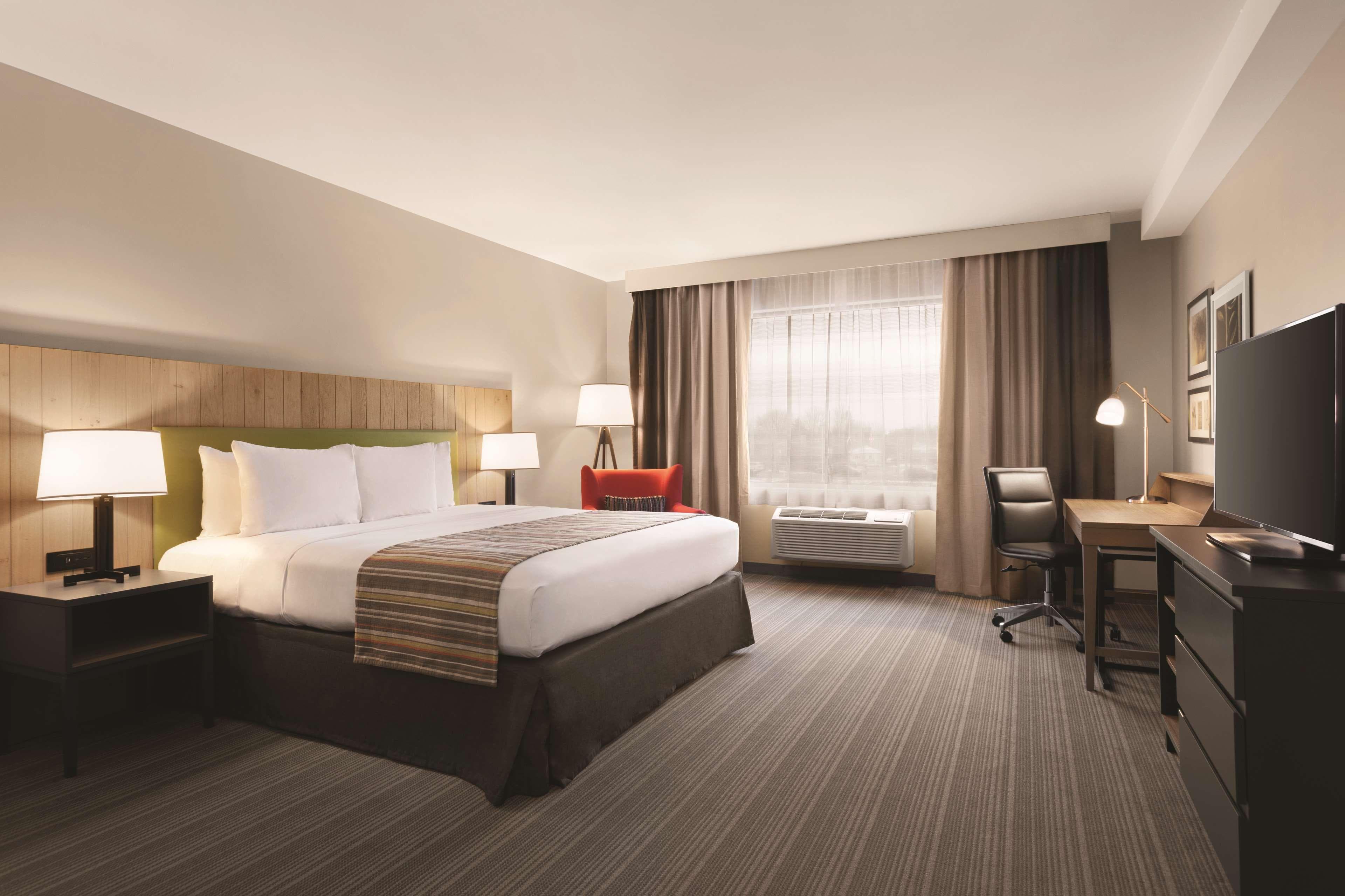Country Inn & Suites by Radisson, Belleville, ON - Image 2