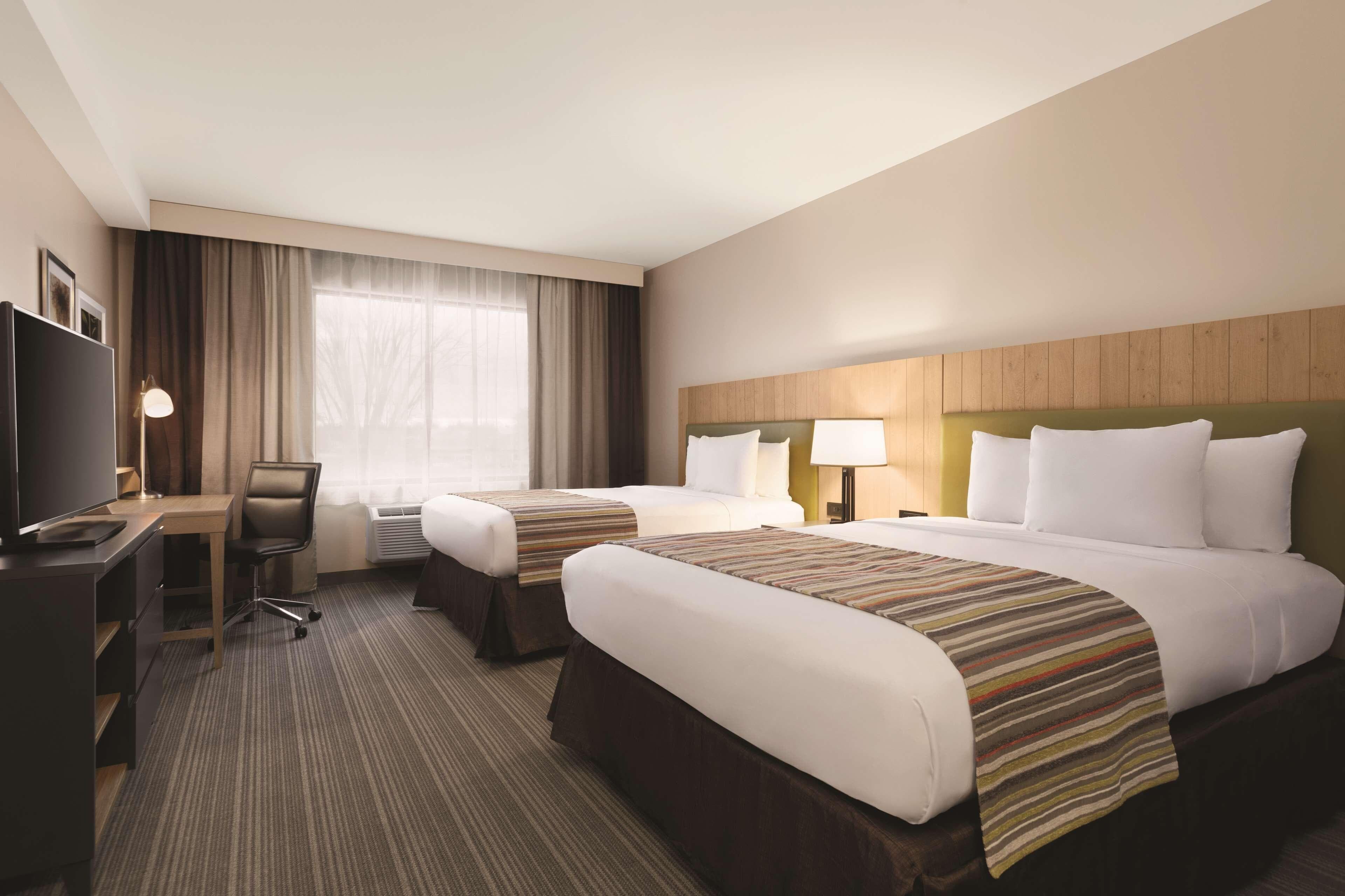 Country Inn & Suites by Radisson, Belleville, ON — 6