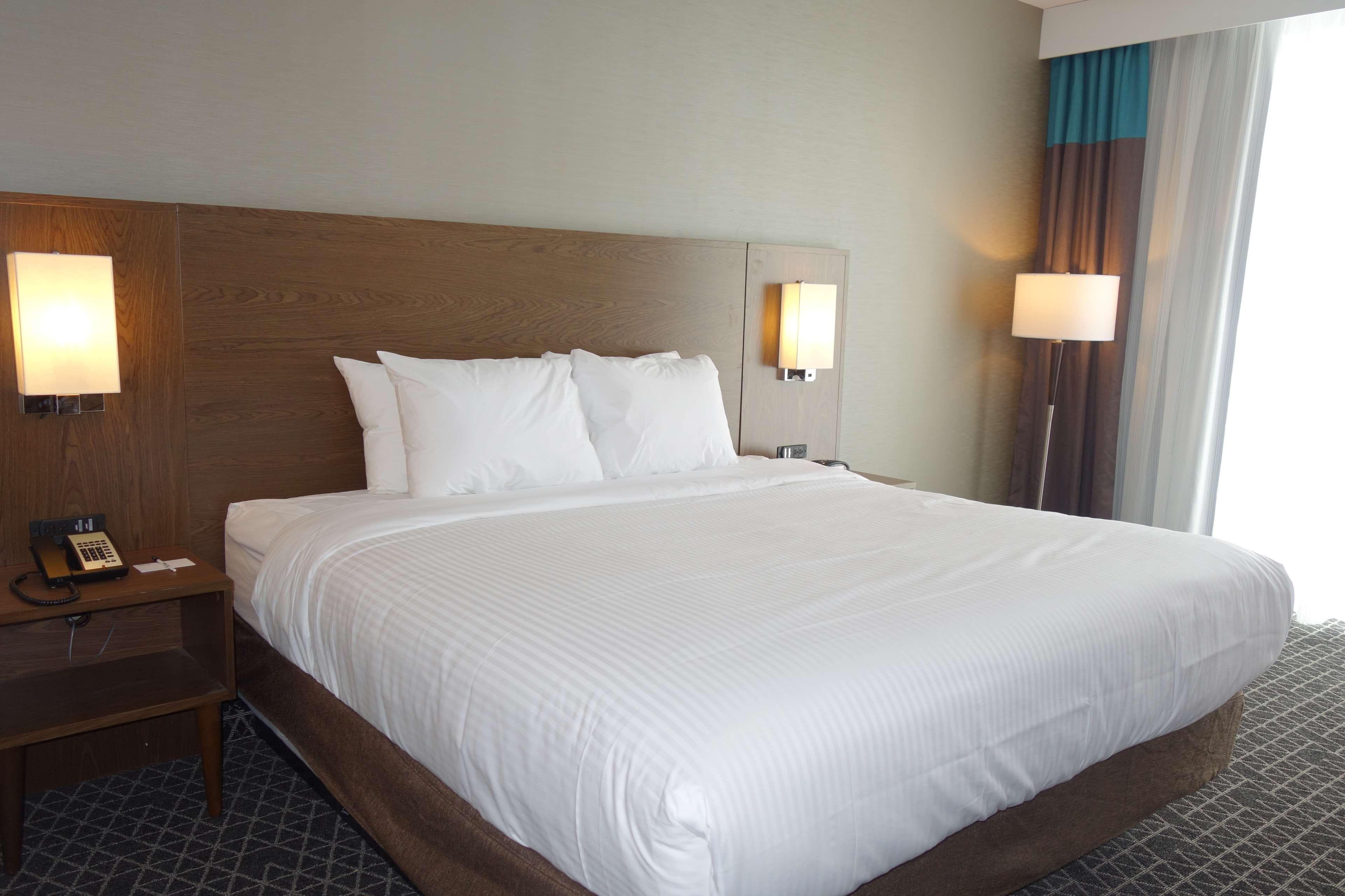 Park Inn by Radisson Brampton, ON - Image 2