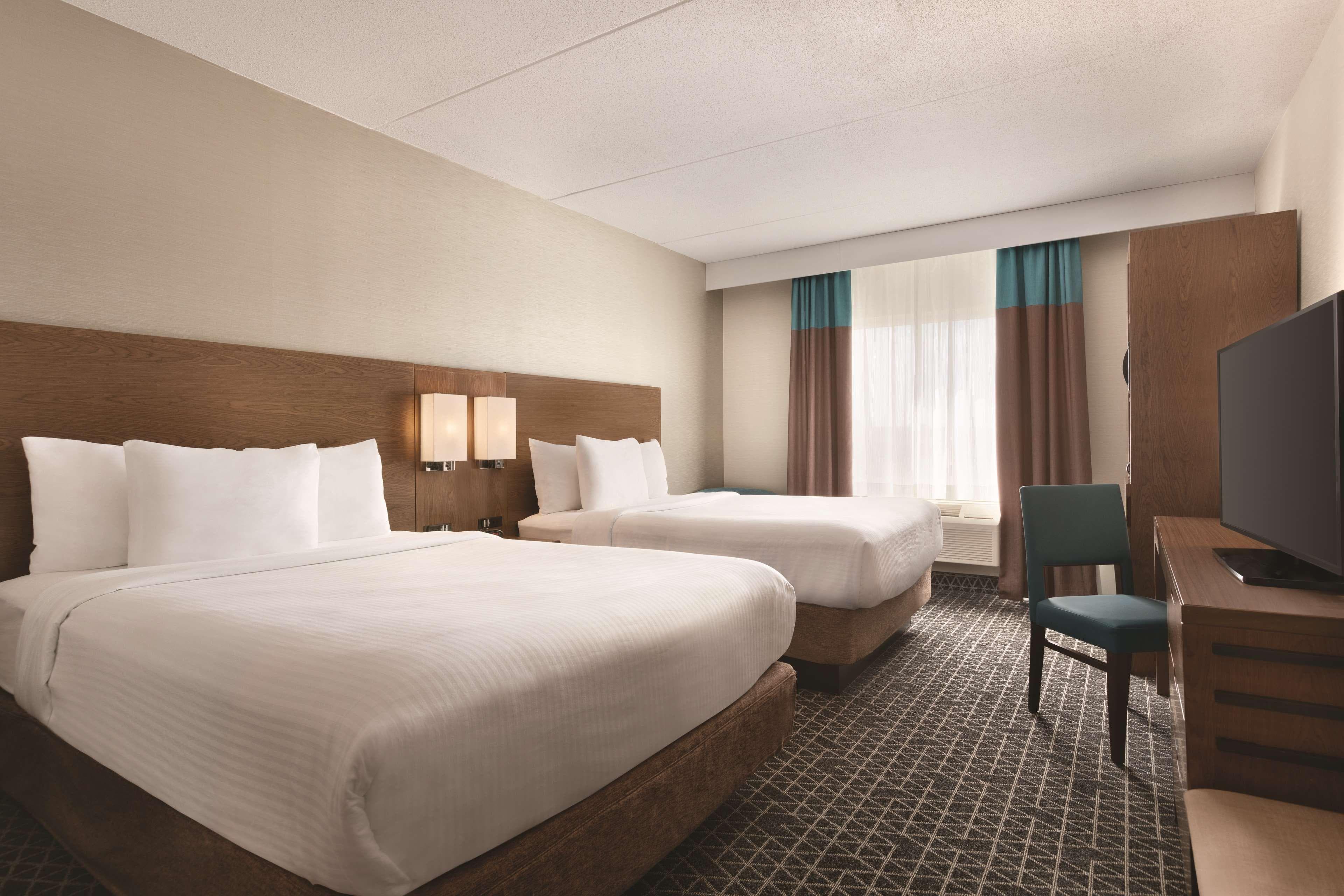 Park Inn by Radisson Brampton, ON — 9