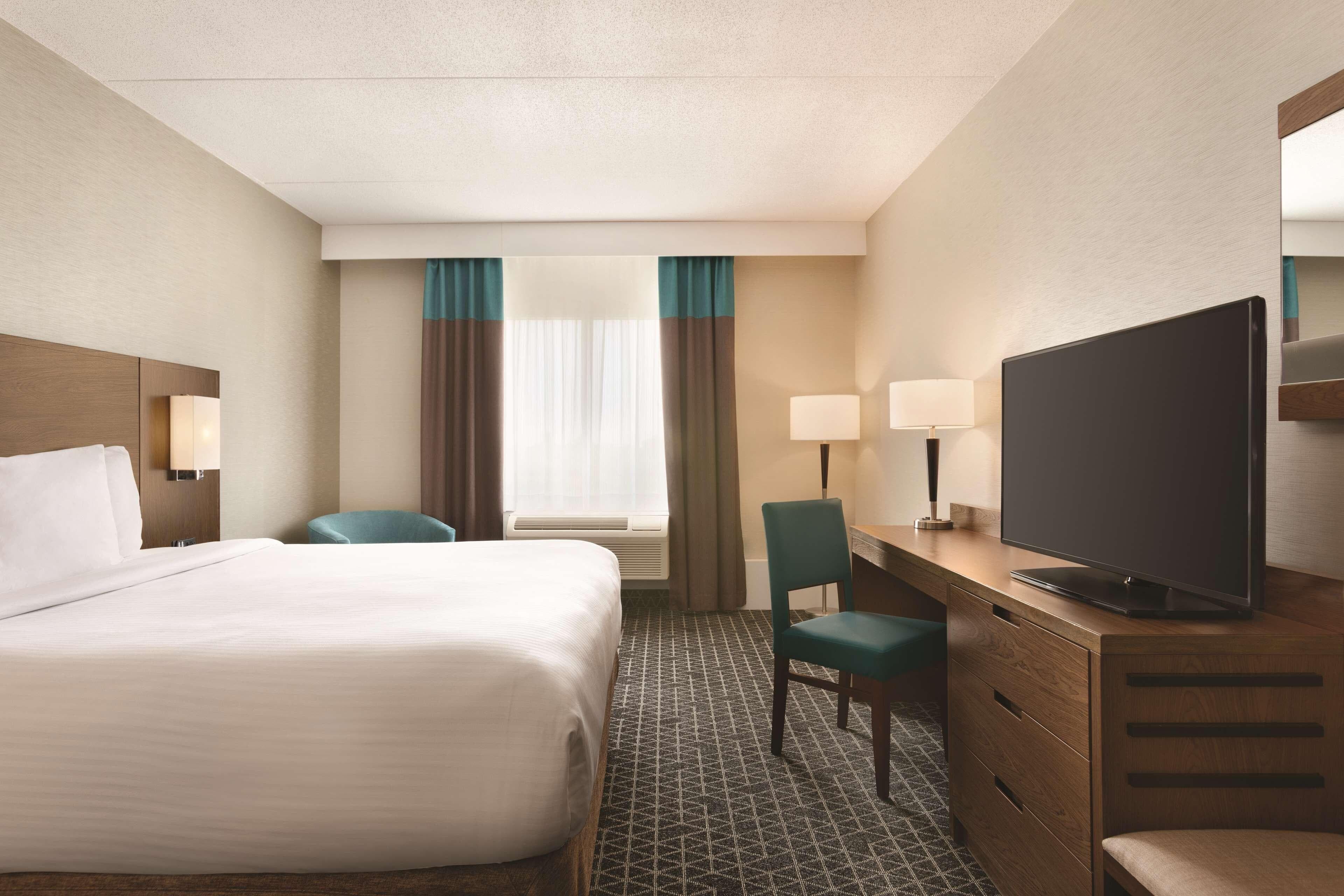 Park Inn by Radisson Brampton, ON - Image 3