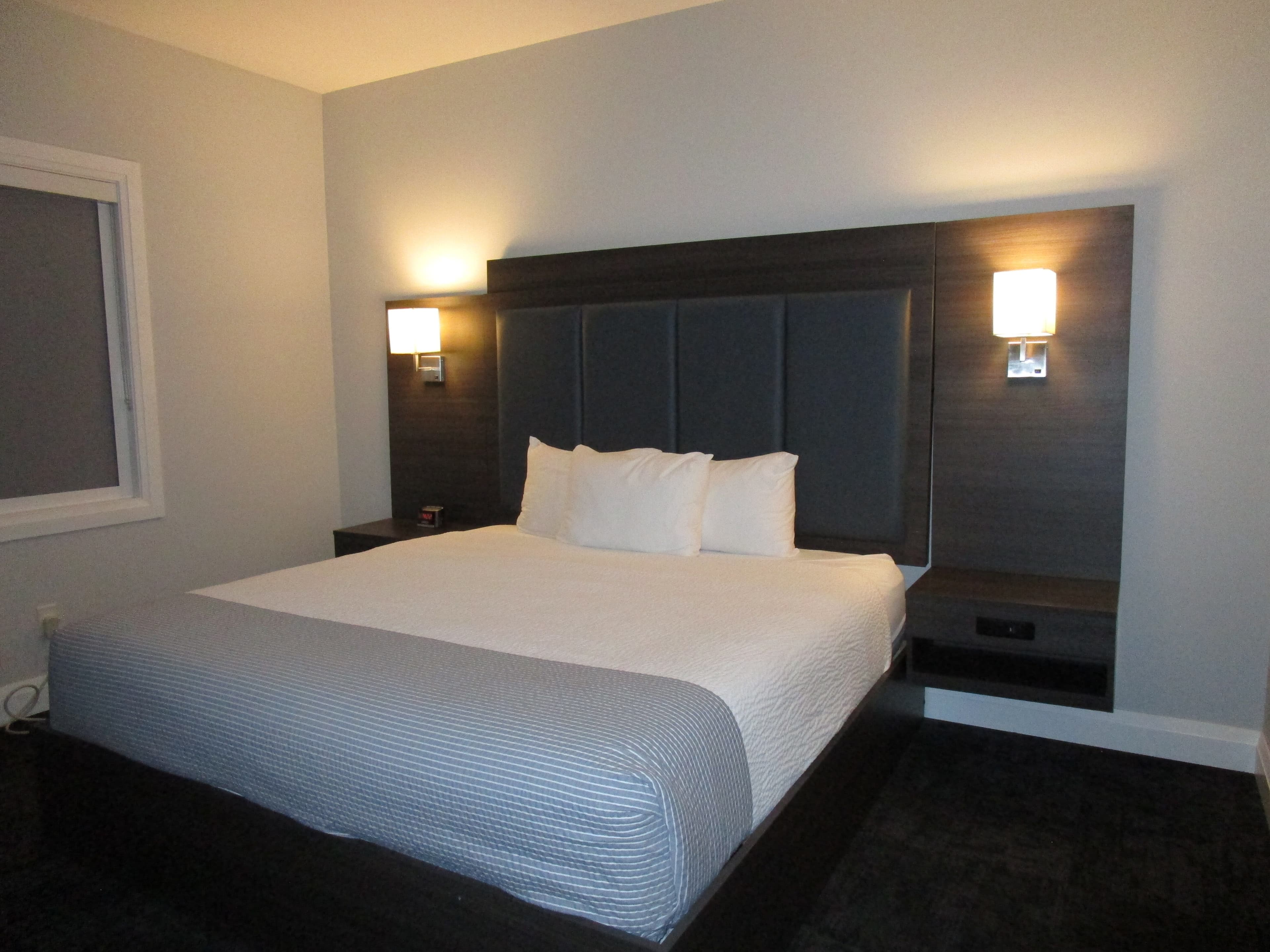 Park Inn by Radisson Osoyoos - Image 2