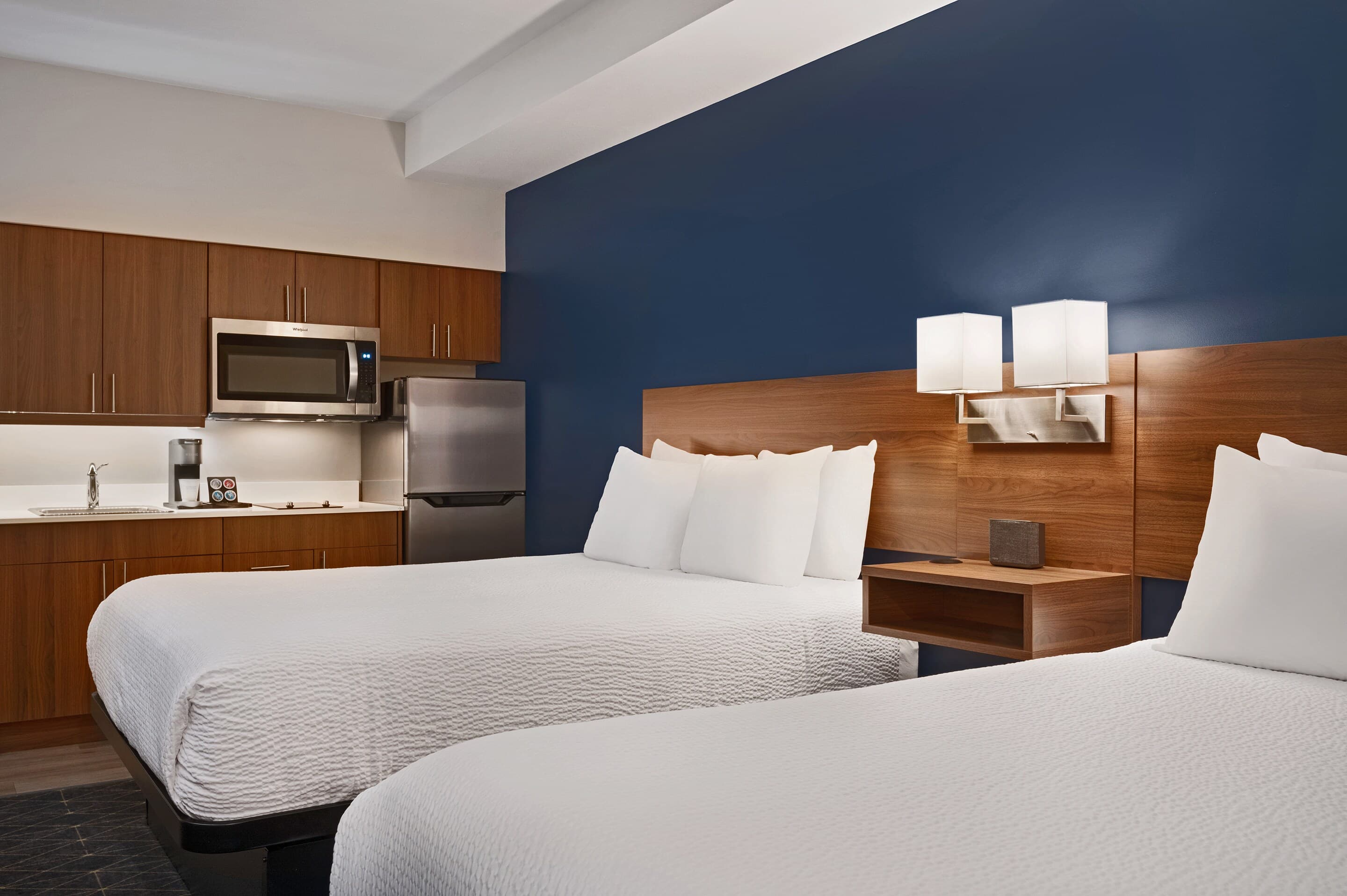 Park Inn by Radisson, Kelowna - Image 4