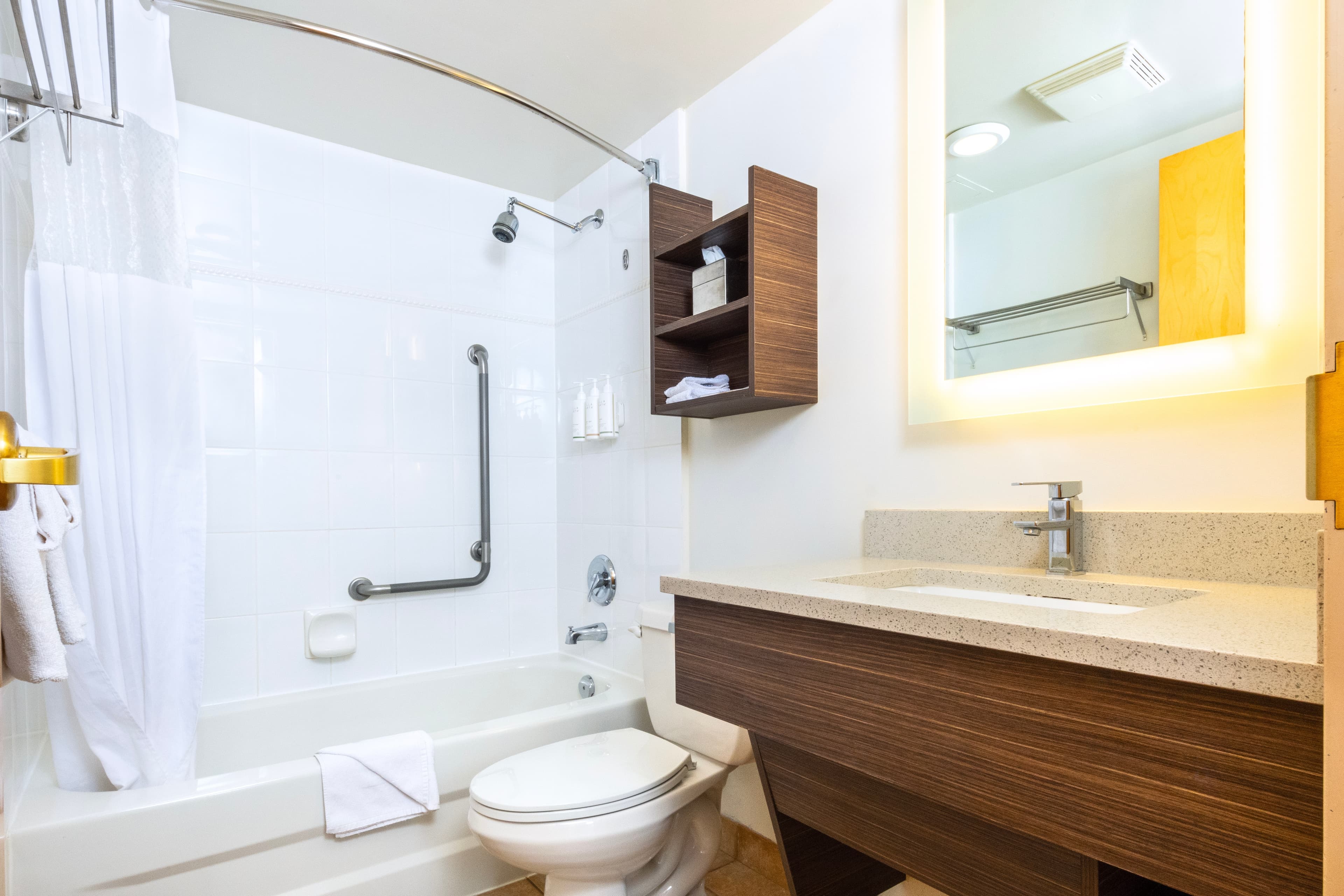 Grand Park Hotel & Suites Downtown Vancouver, an Ascend Collection Hotel — 8