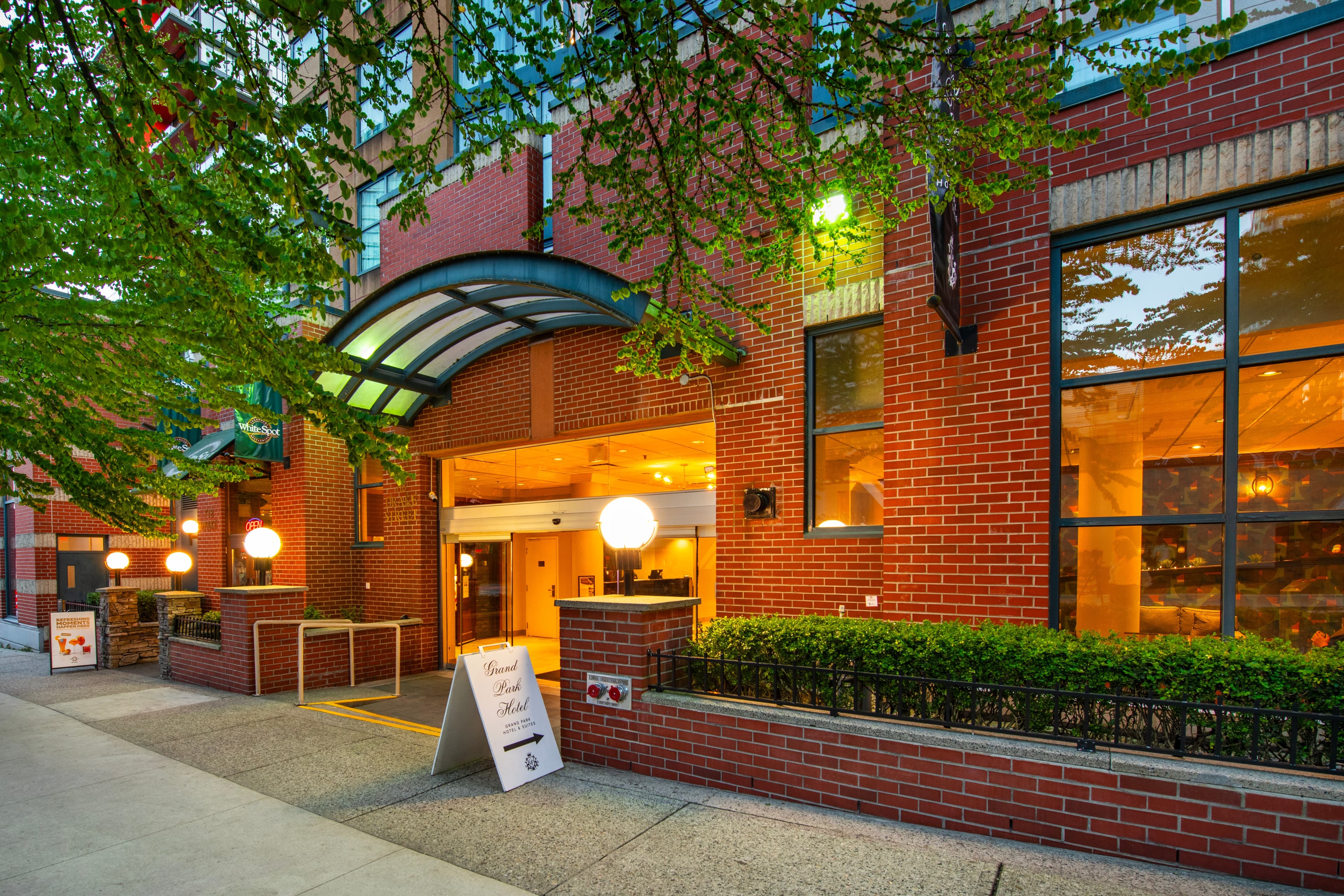 Grand Park Hotel & Suites Downtown Vancouver, an Ascend Collection Hotel - Image 1