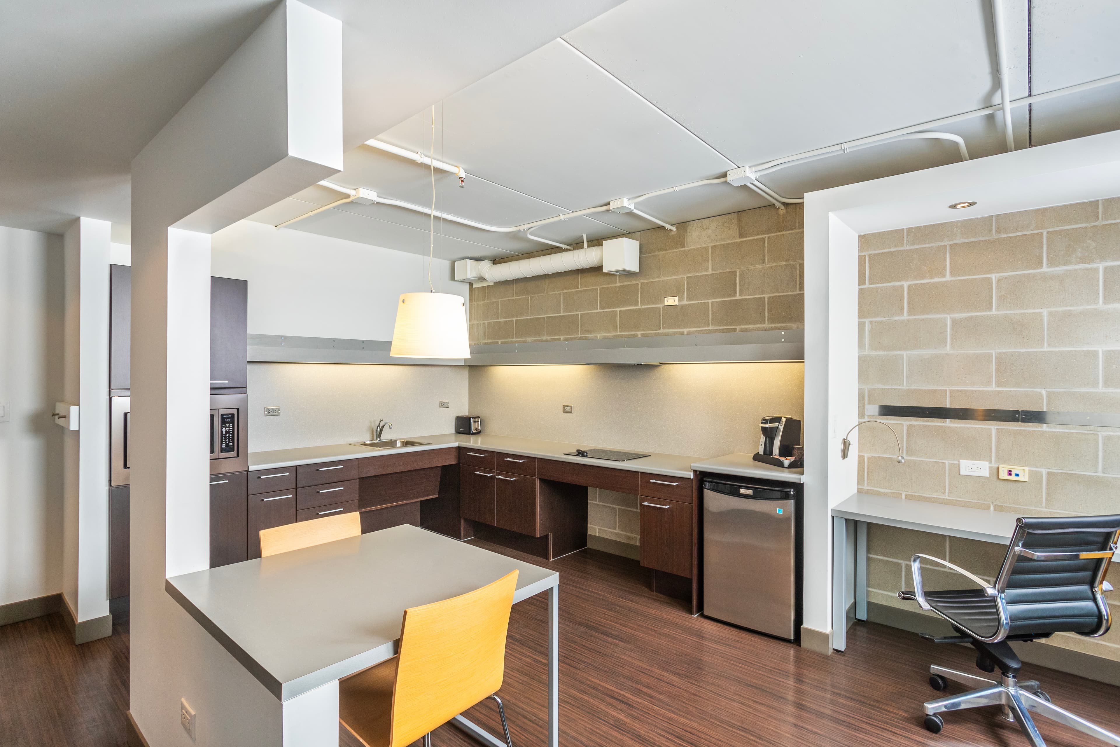 Barker Suites Southport - Image 2