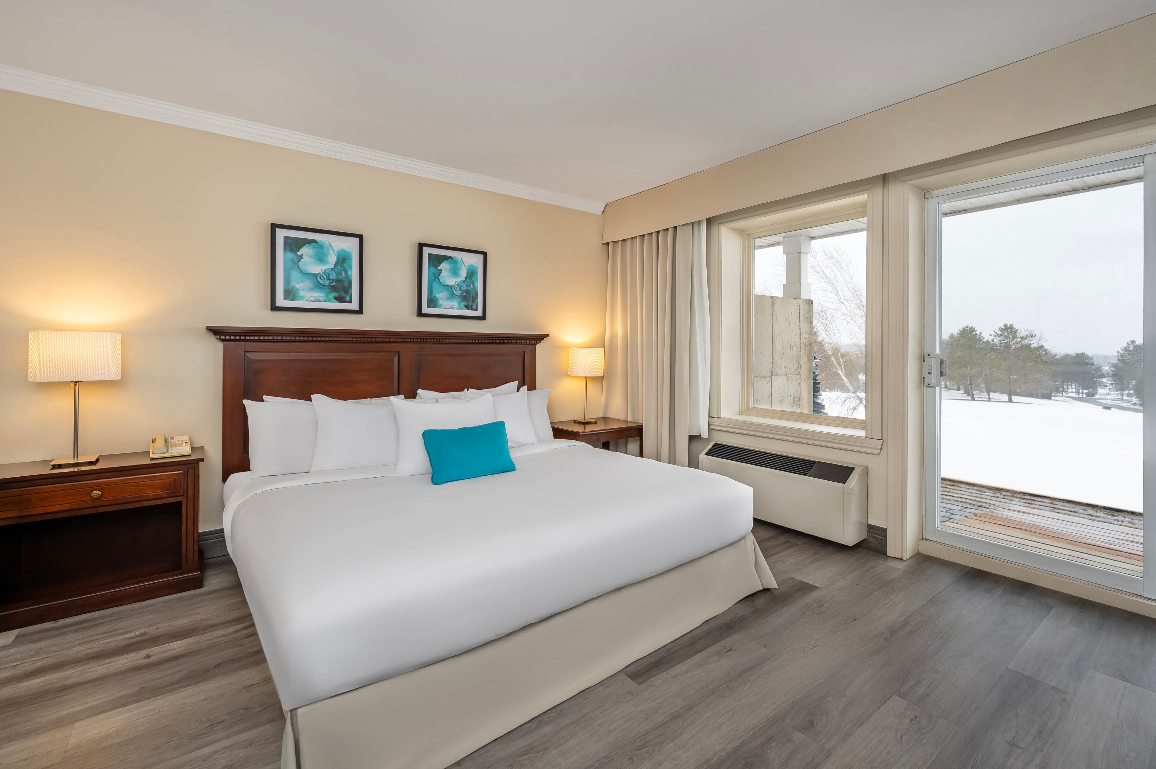 1 King Bed, Executive Suite, Panoramic View - Image 2
