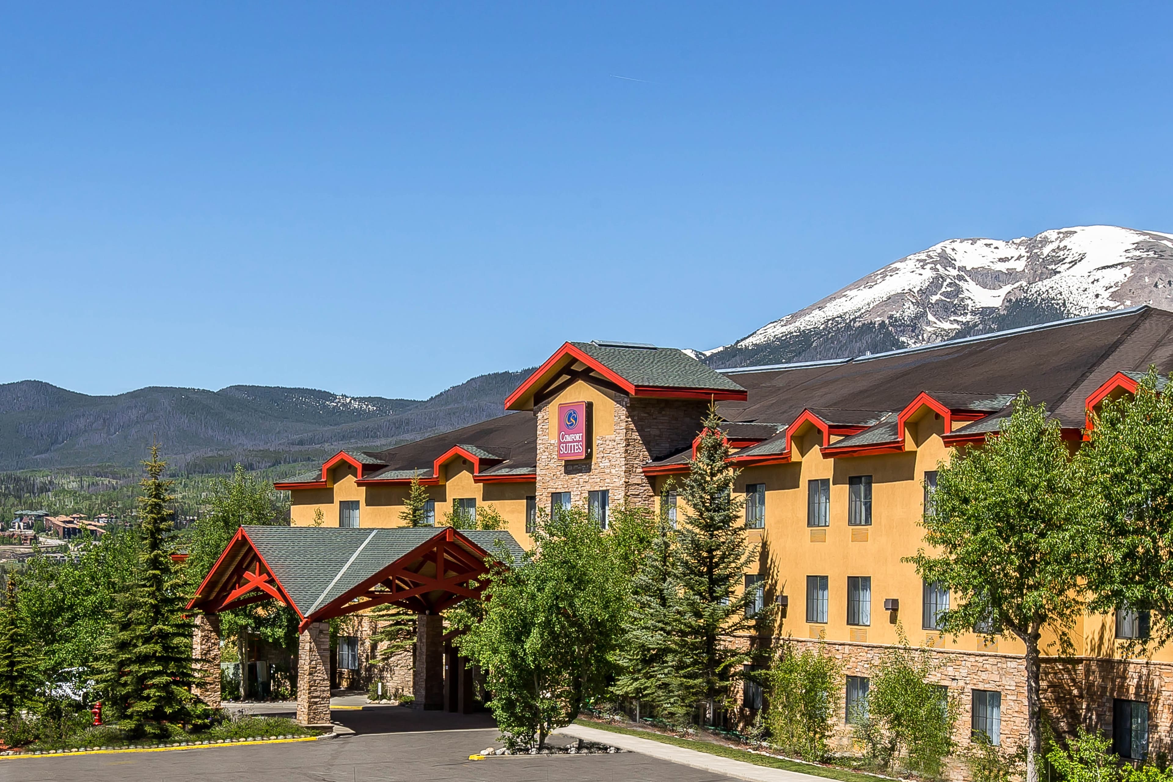 Comfort Suites Summit County - Image 1