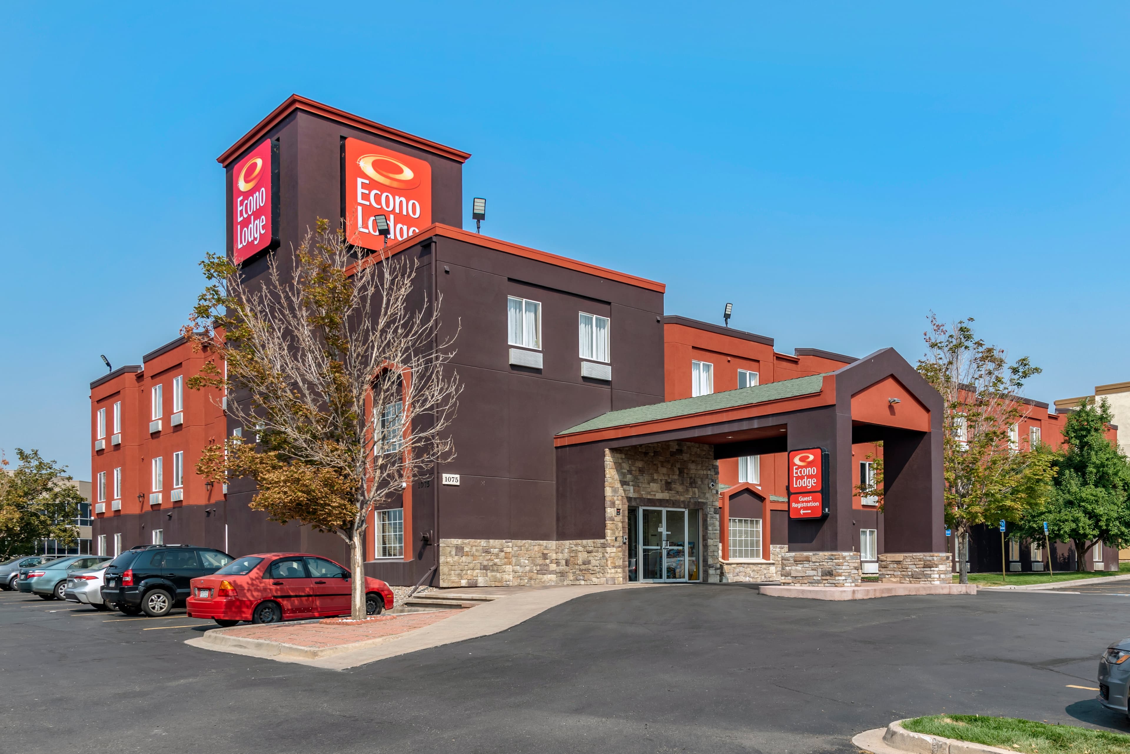 Econo Lodge North Academy - Image 1