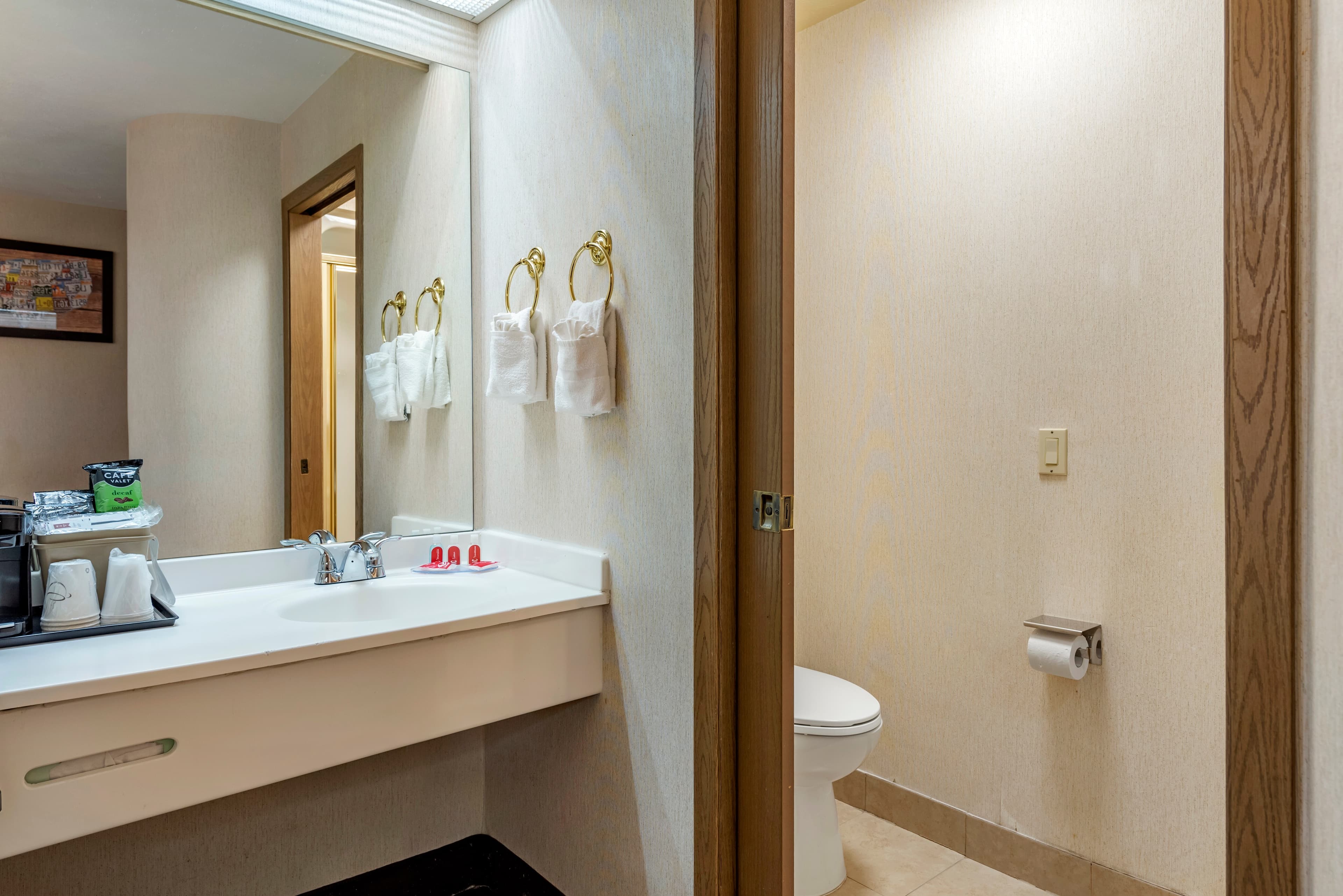 Econo Lodge North Academy — 21