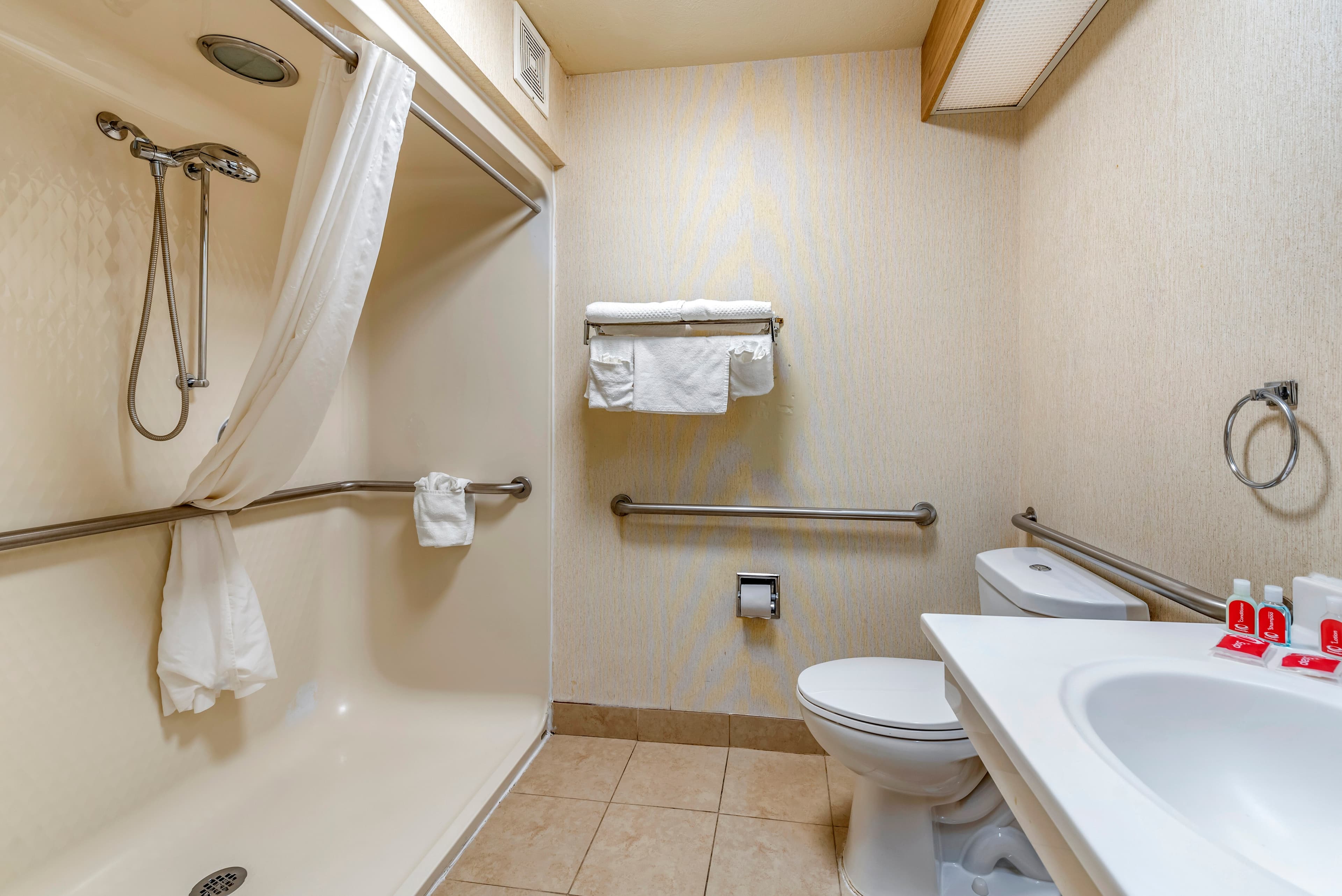 Econo Lodge North Academy — 9