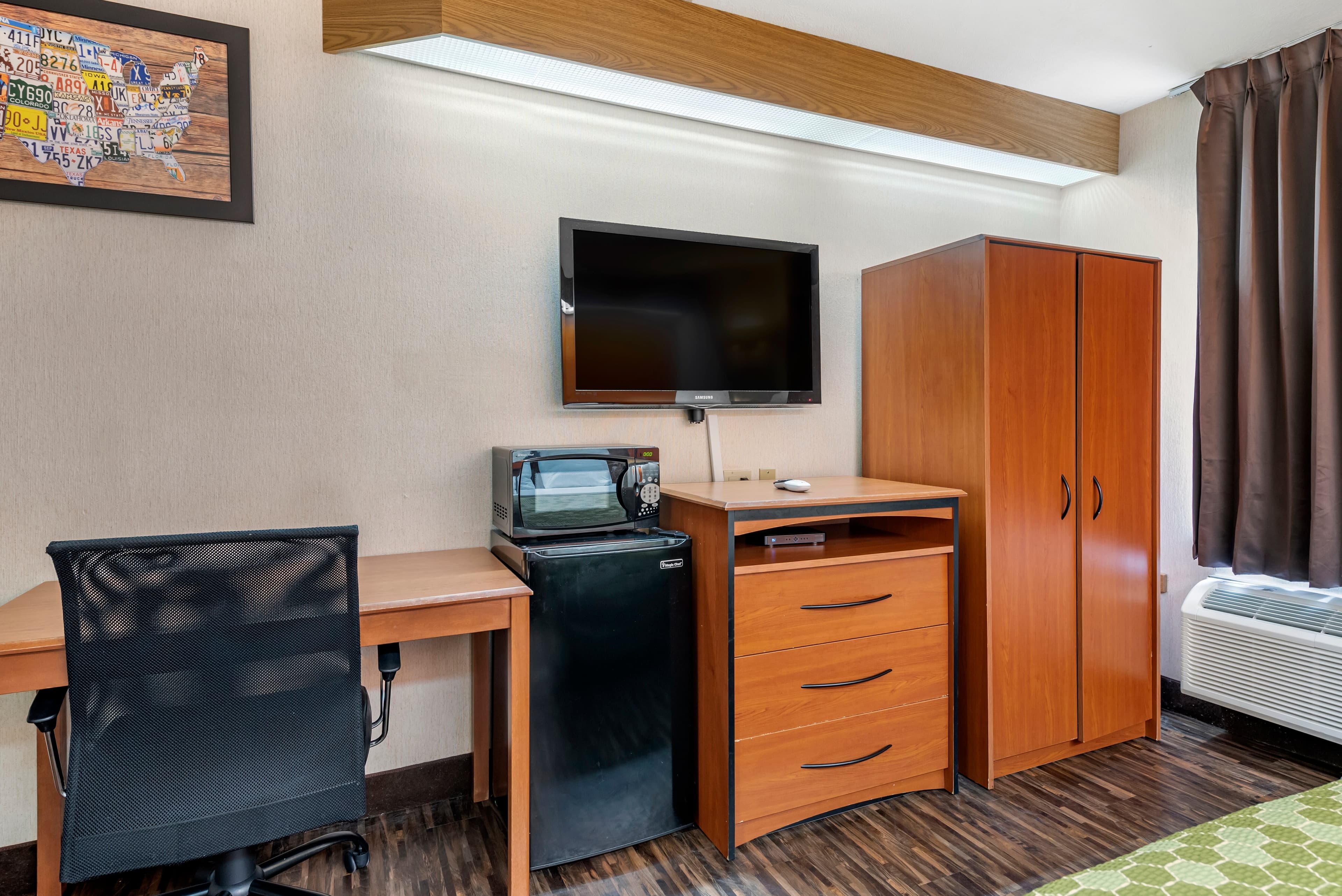 Econo Lodge North Academy - Image 3