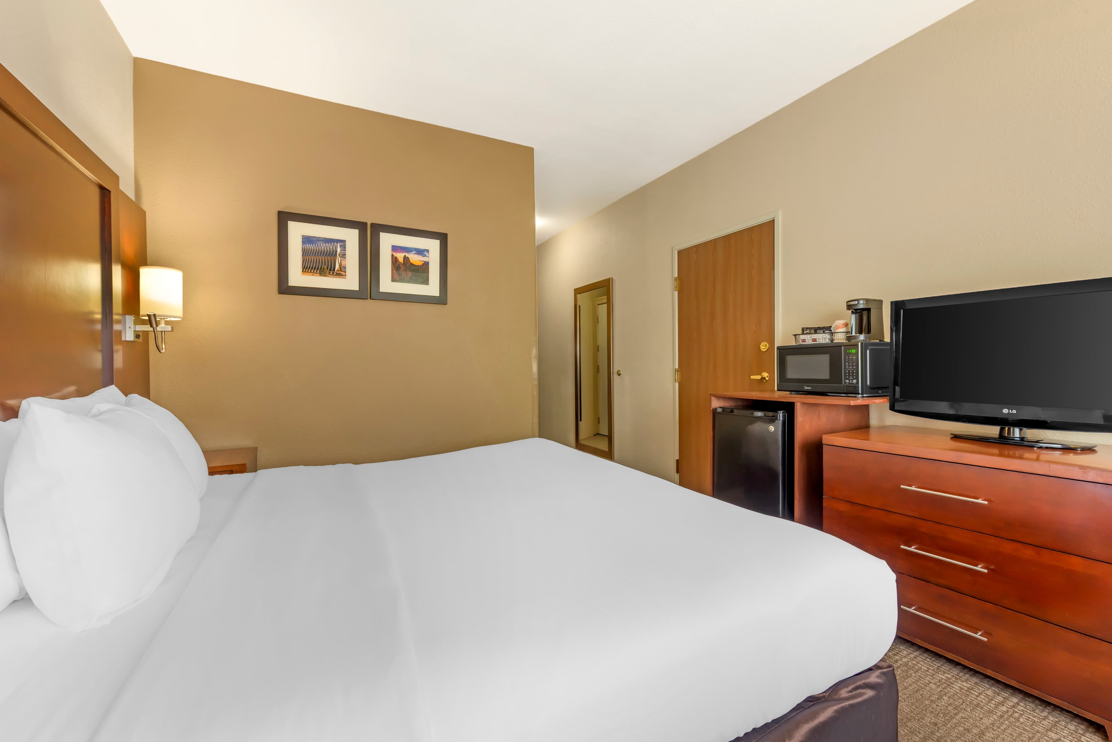 Comfort Inn North - Air Force Academy Area - Image 4