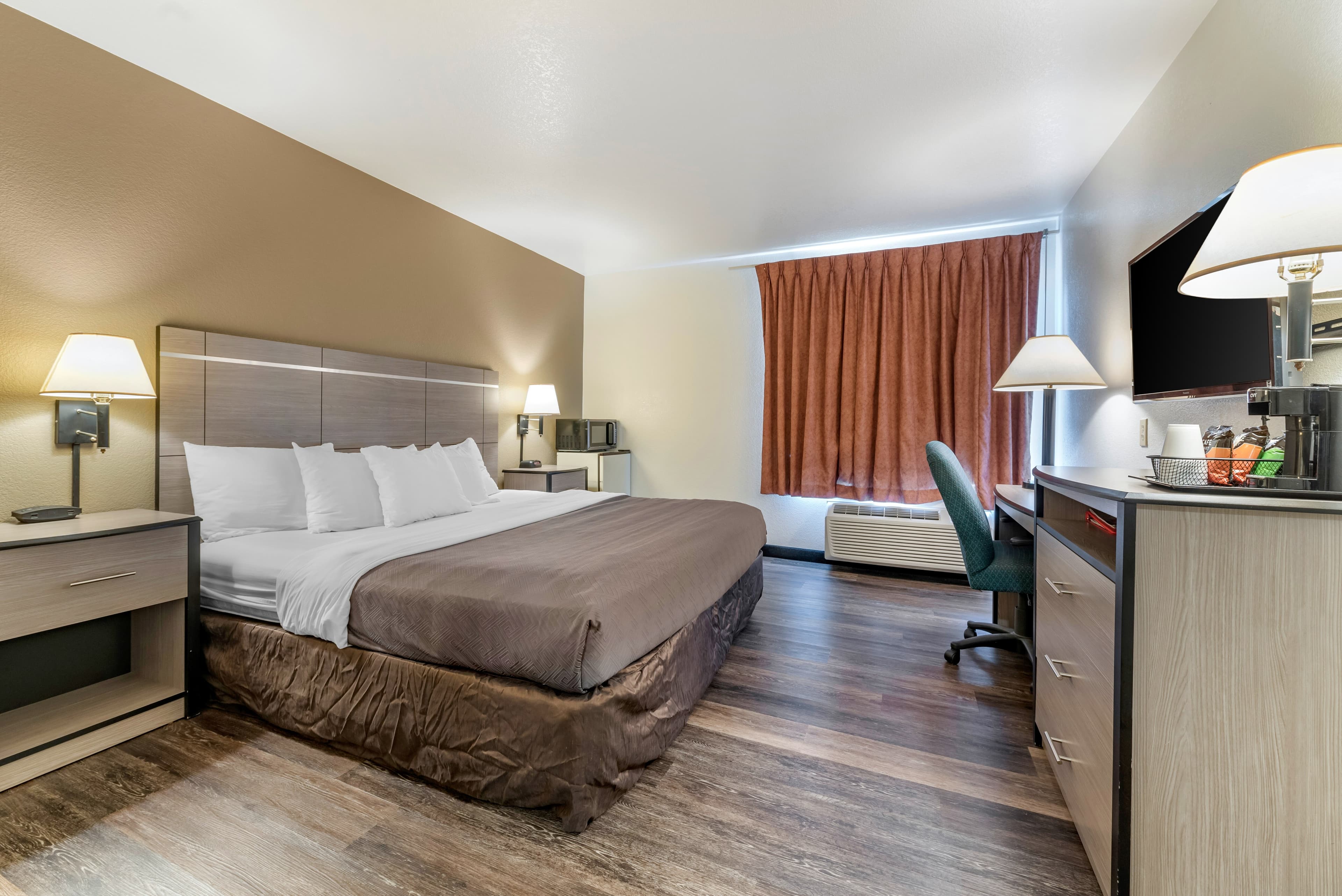 Econo Lodge Pueblo North - Image 3
