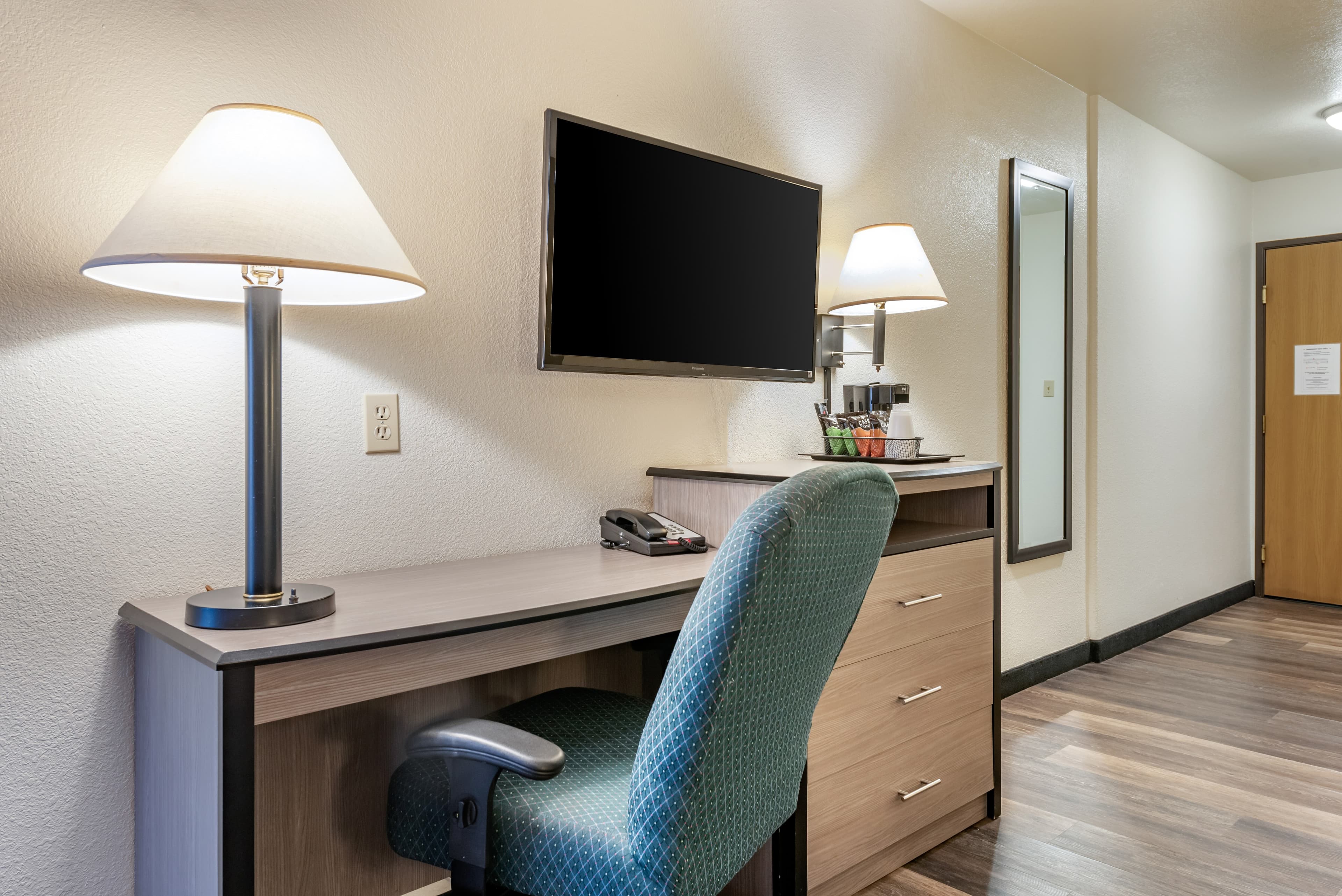 Econo Lodge Pueblo North - Image 4