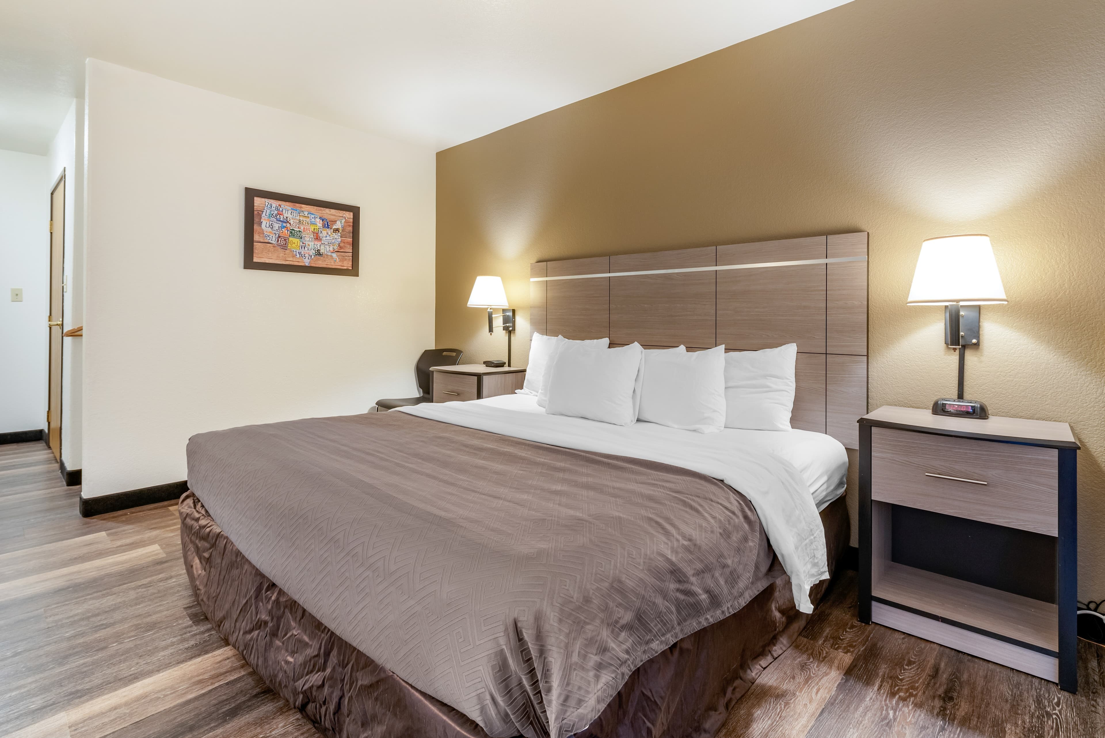 Econo Lodge Pueblo North - Image 1