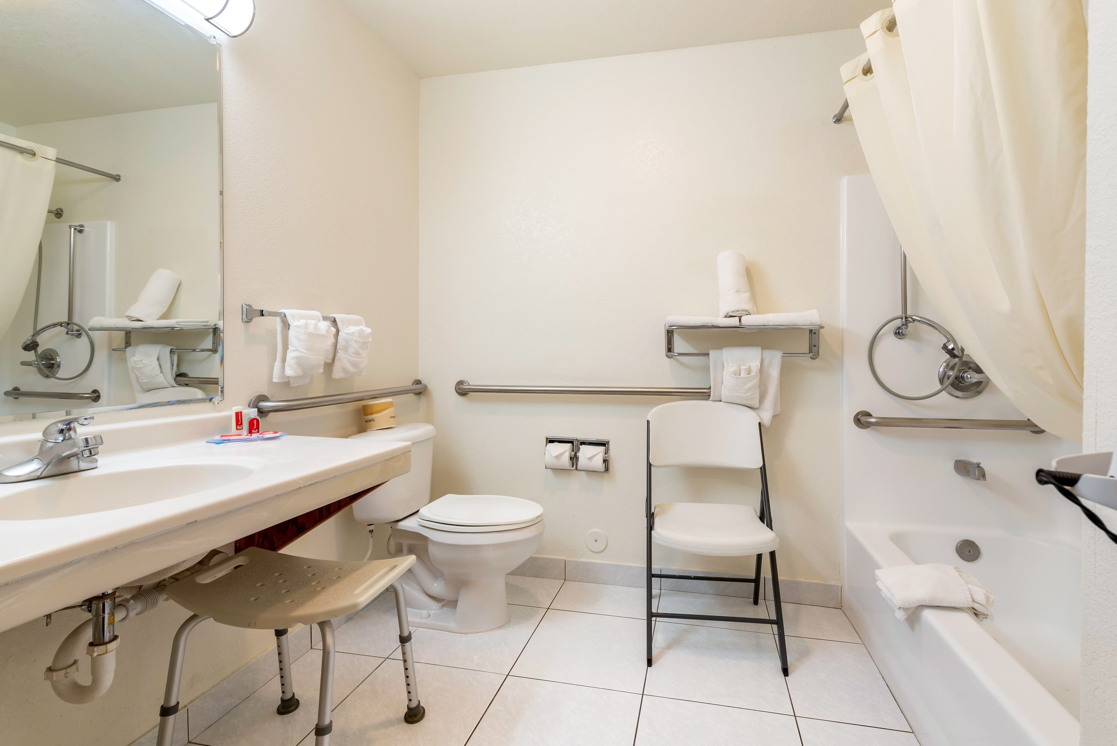 Econo Lodge Pueblo North — 6