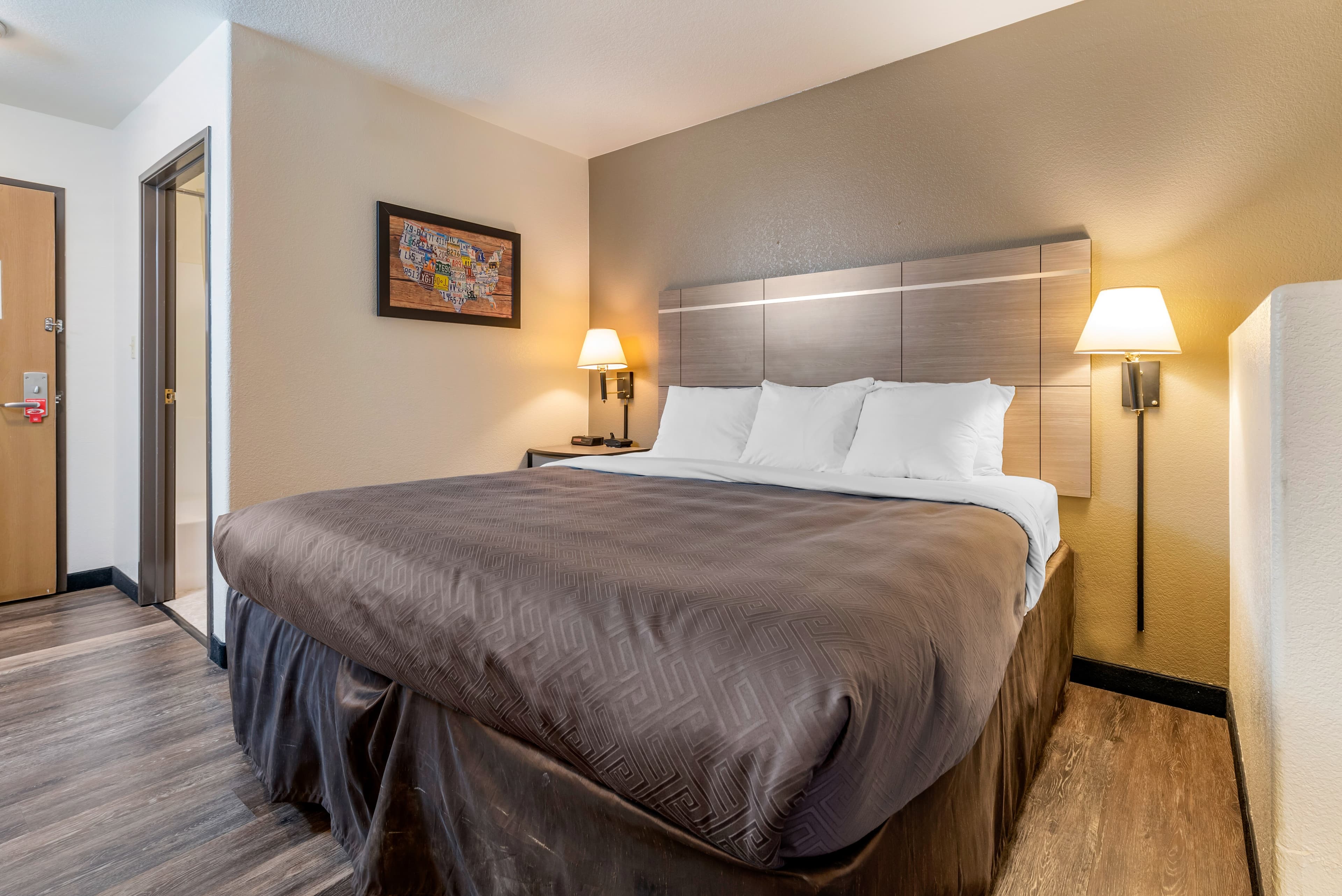 Econo Lodge Pueblo North — 7