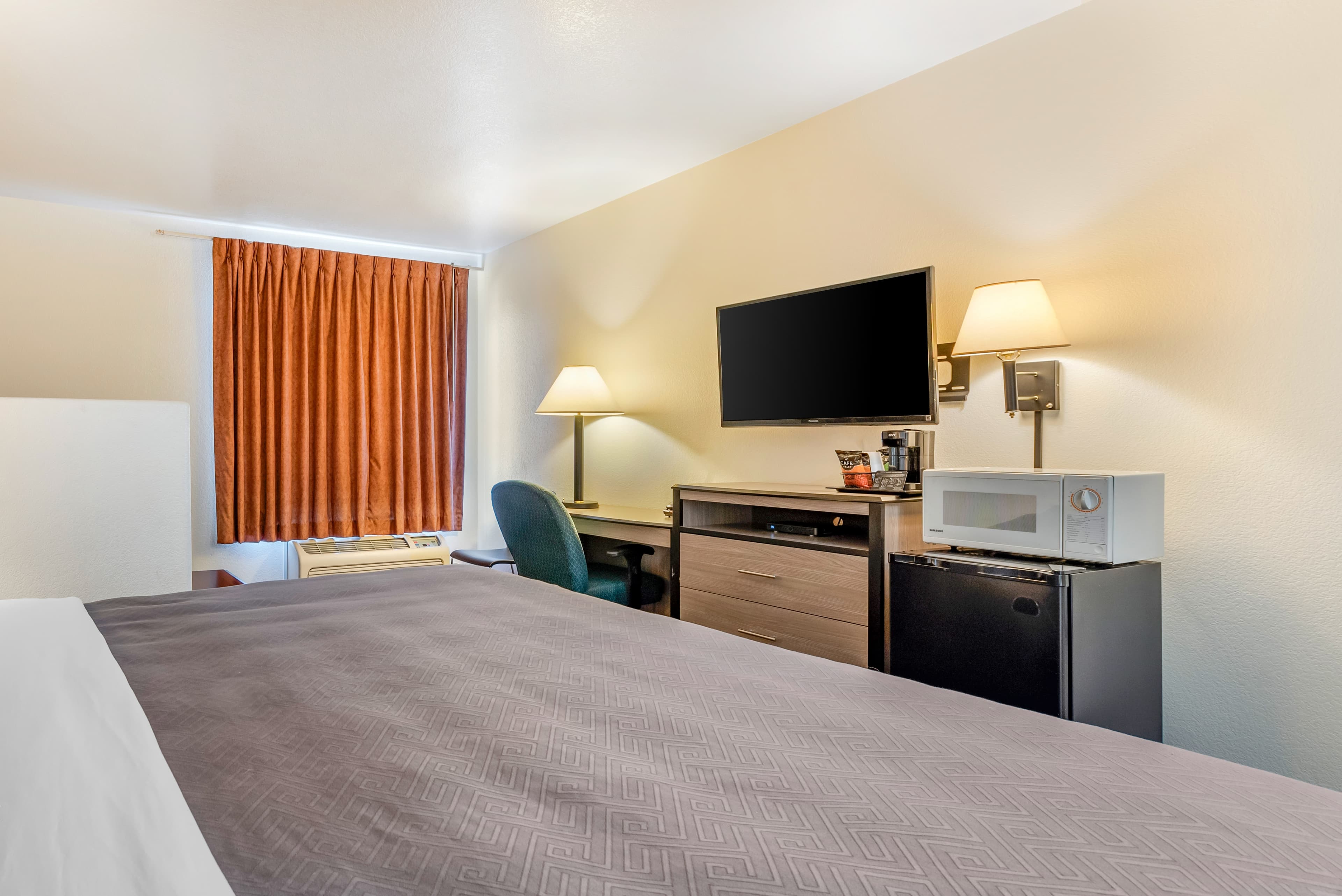 Econo Lodge Pueblo North — 8