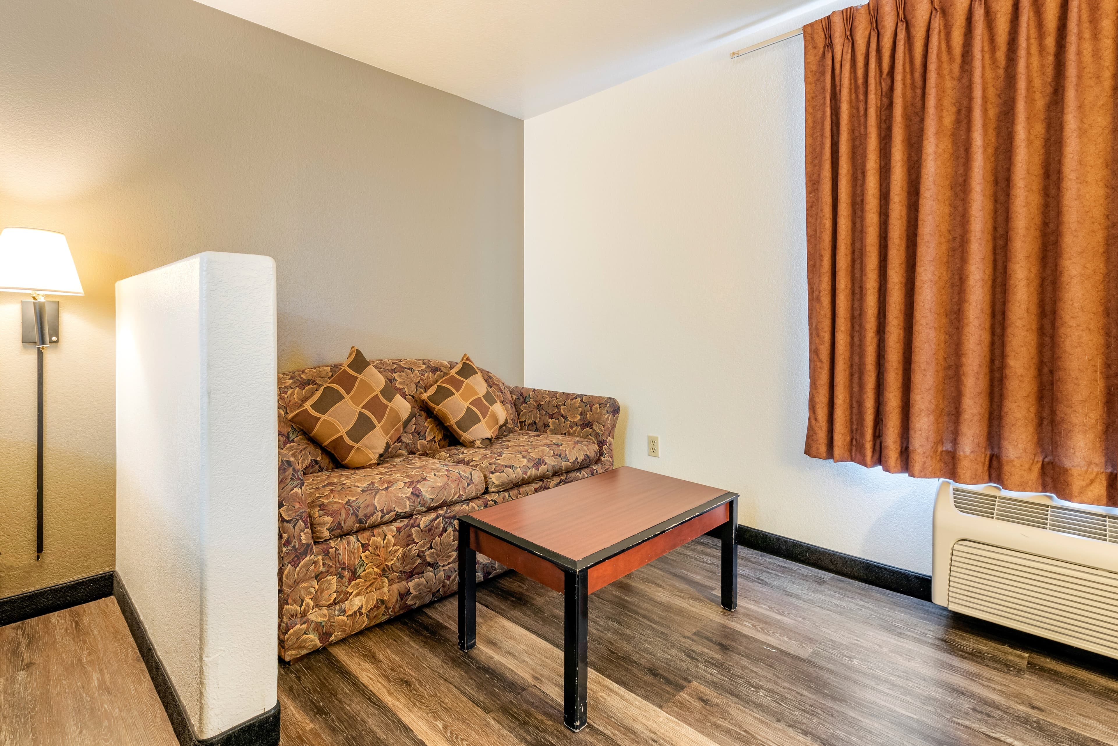 Econo Lodge Pueblo North — 9