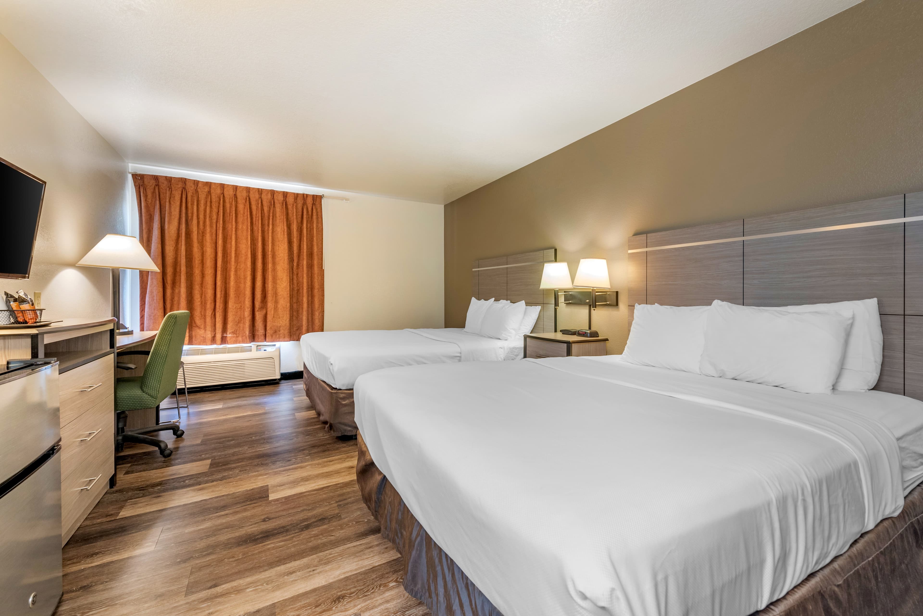 Econo Lodge Pueblo North — 11
