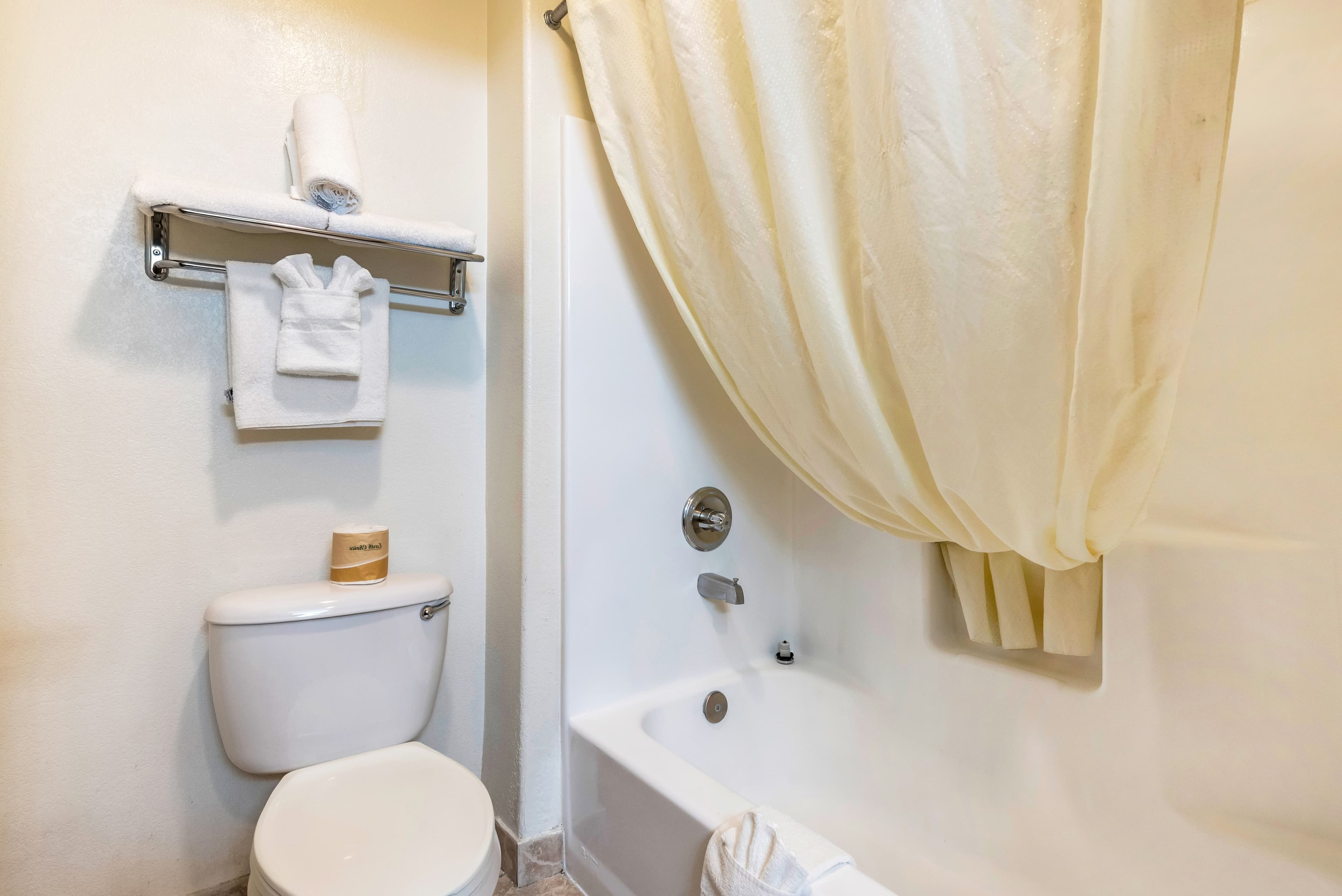 Econo Lodge Pueblo North — 15