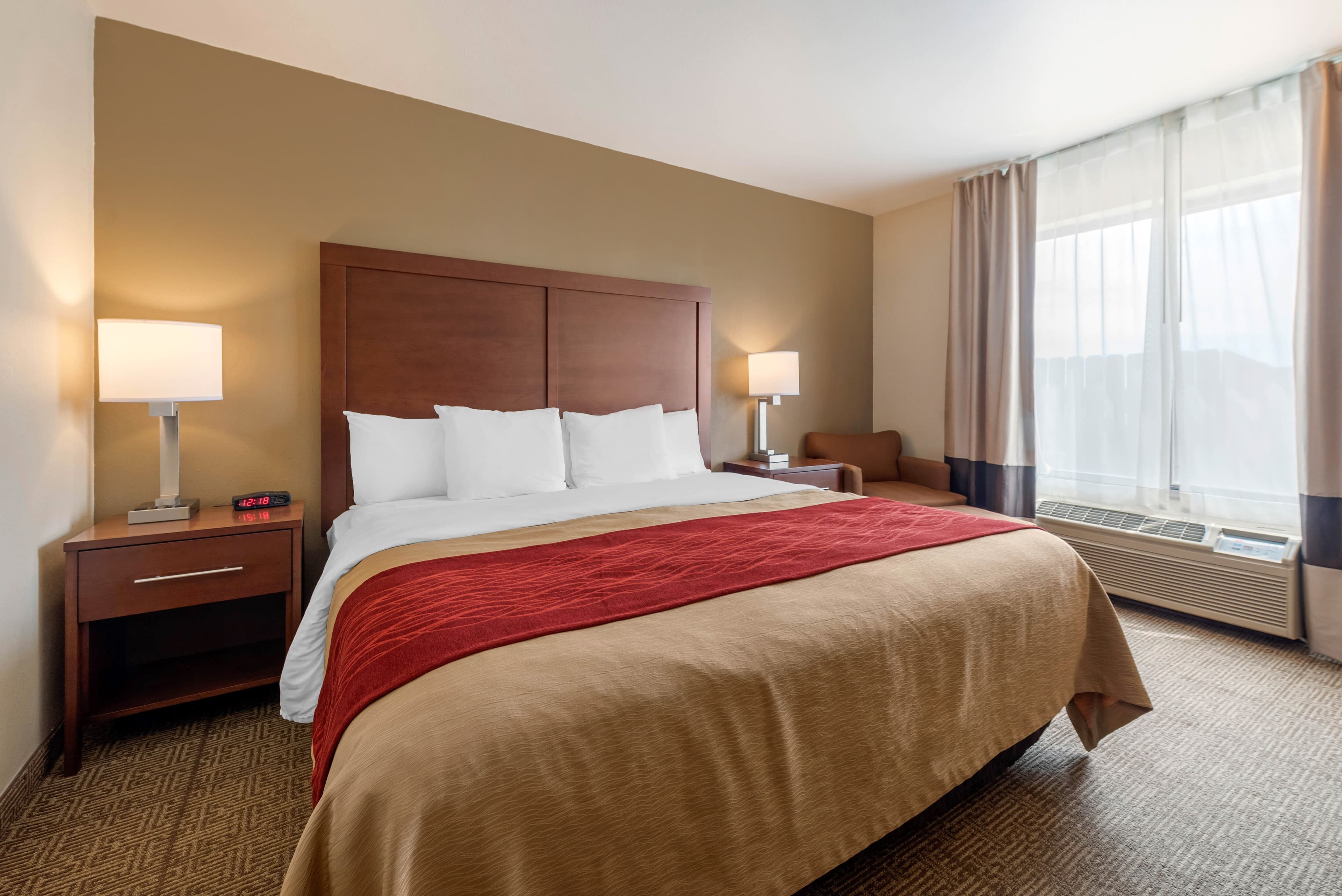 Comfort Inn Limon - Image 1