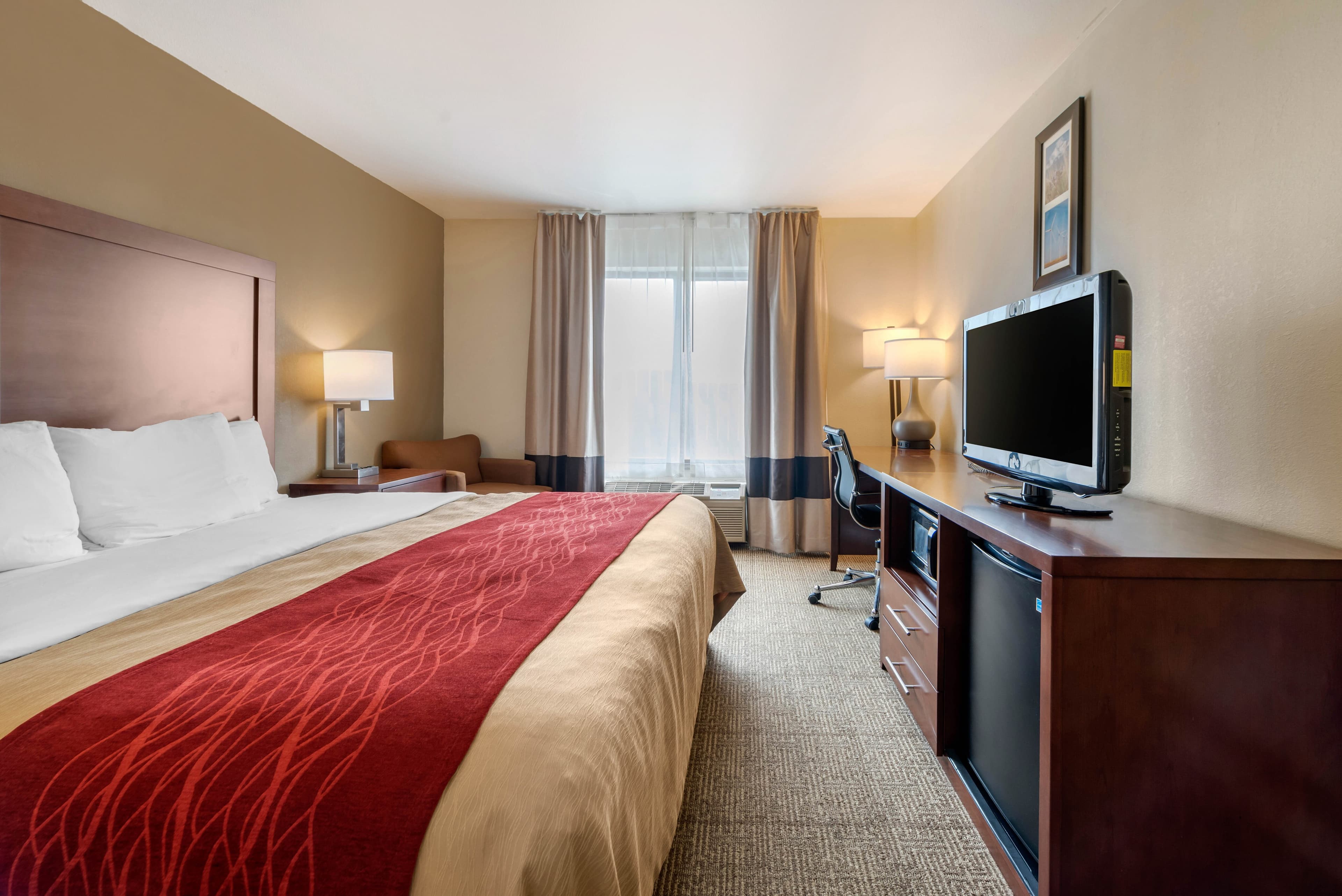 Comfort Inn Limon - Image 3