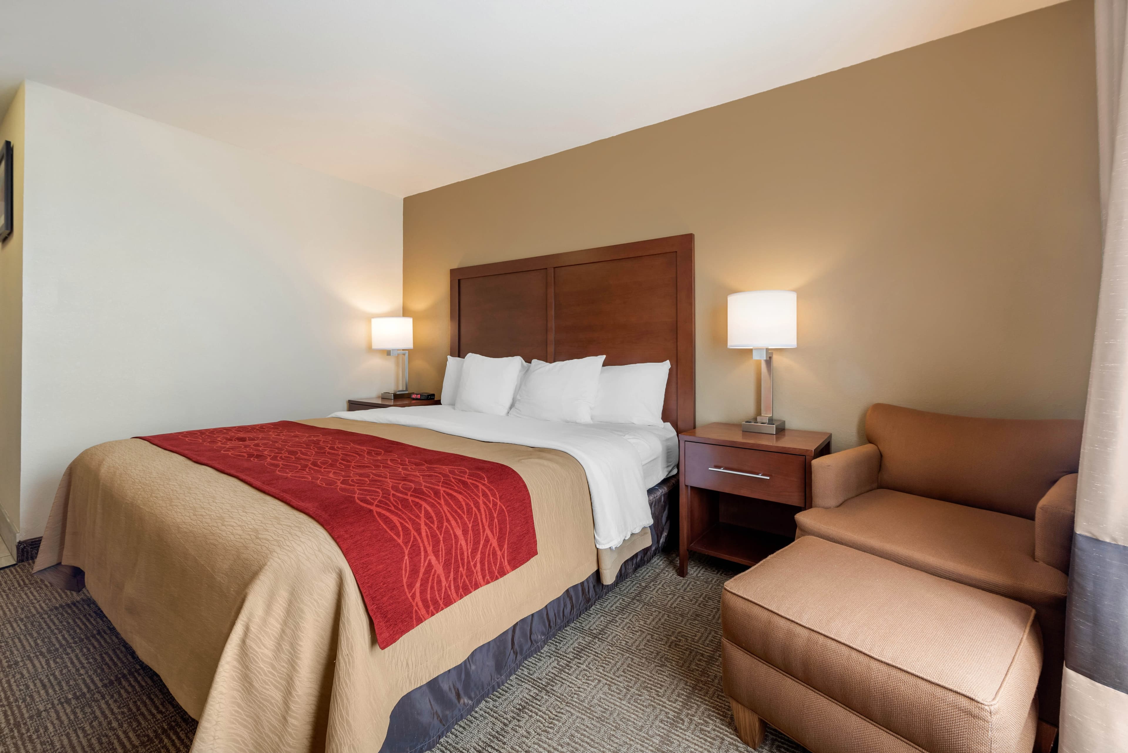 Comfort Inn Limon - Image 4