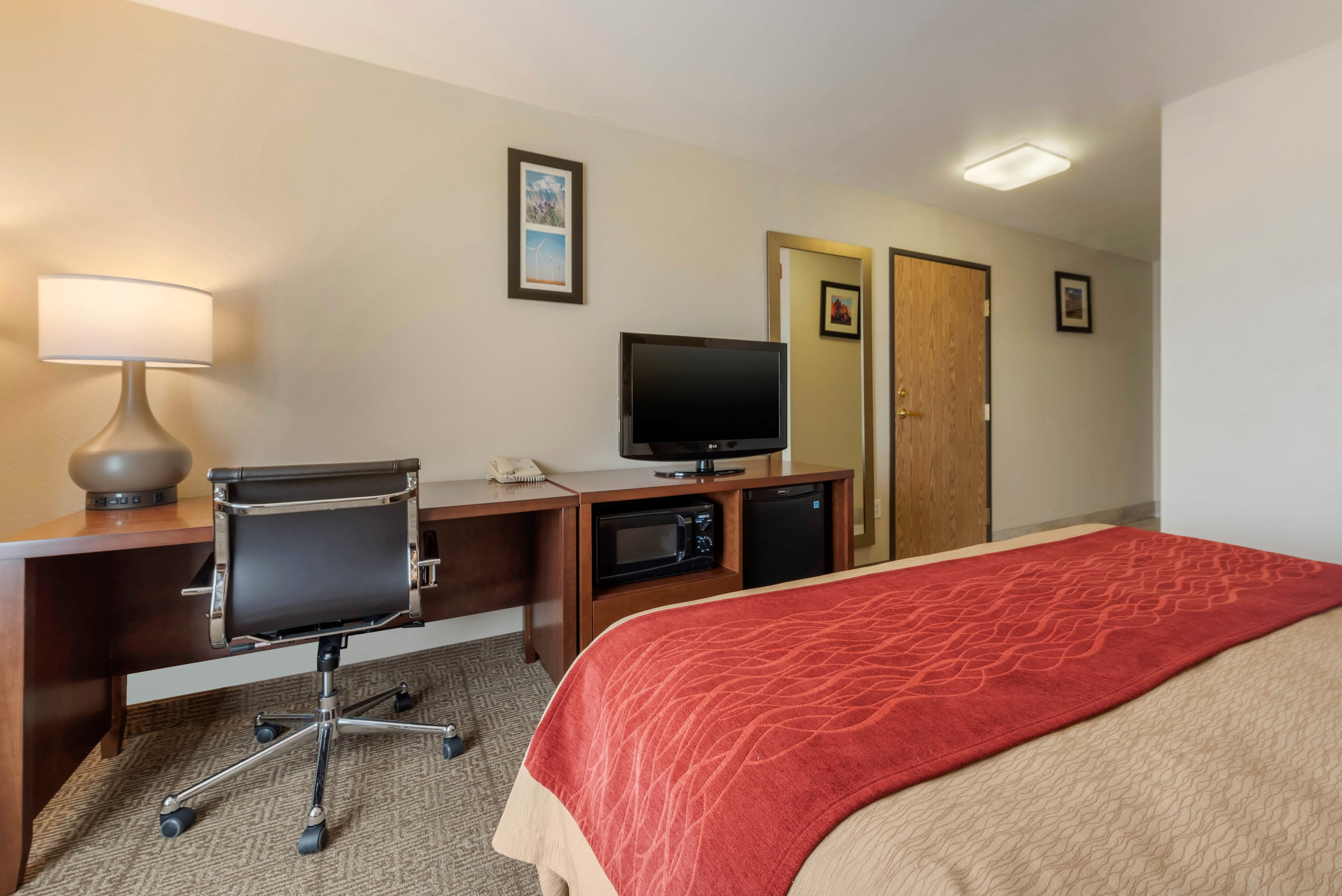 Comfort Inn Limon - Image 5