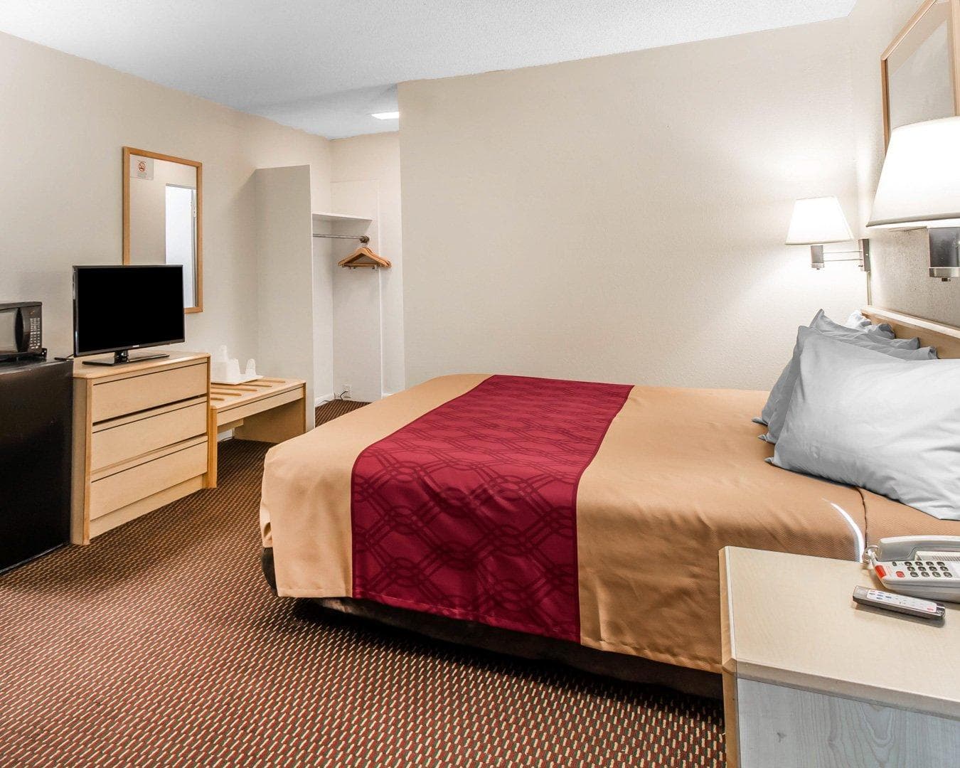 Econo Lodge Colorado Springs Downtown — 8